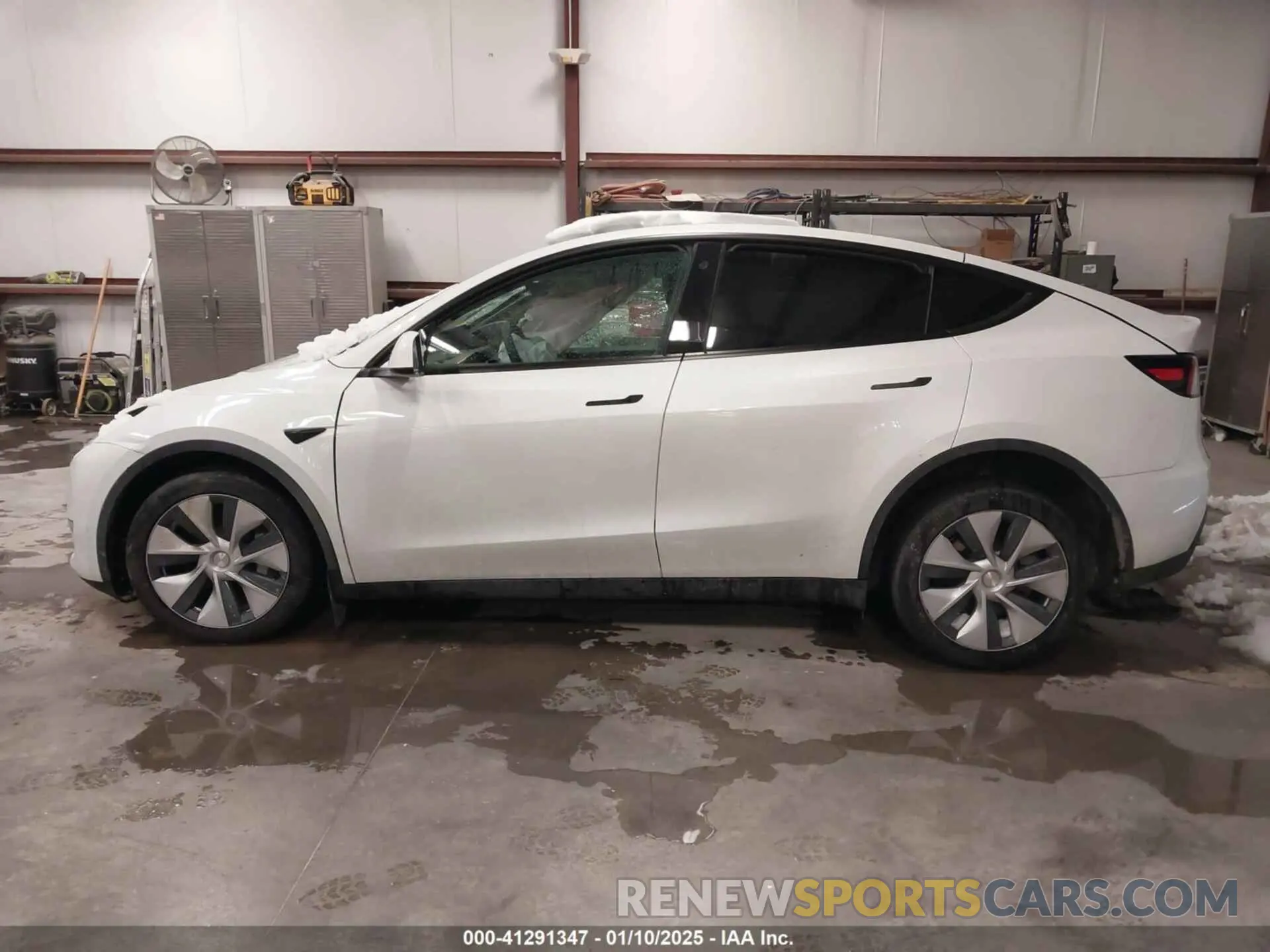 13 fotografías del automóvil dañado 7SAYGAEE5PF776101 TESLA MODEL Y 2023