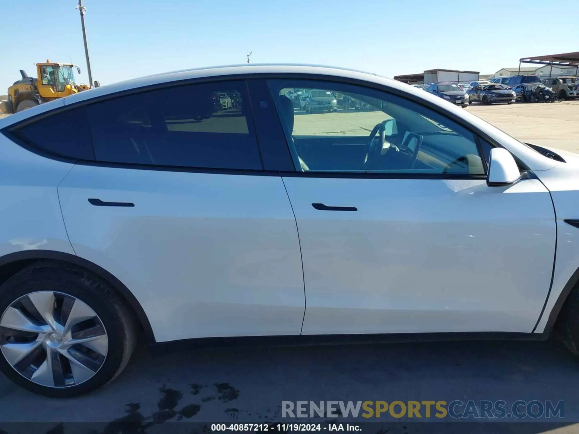 13 fotografías del automóvil dañado 7SAYGAEE5PF904904 TESLA MODEL Y 2023