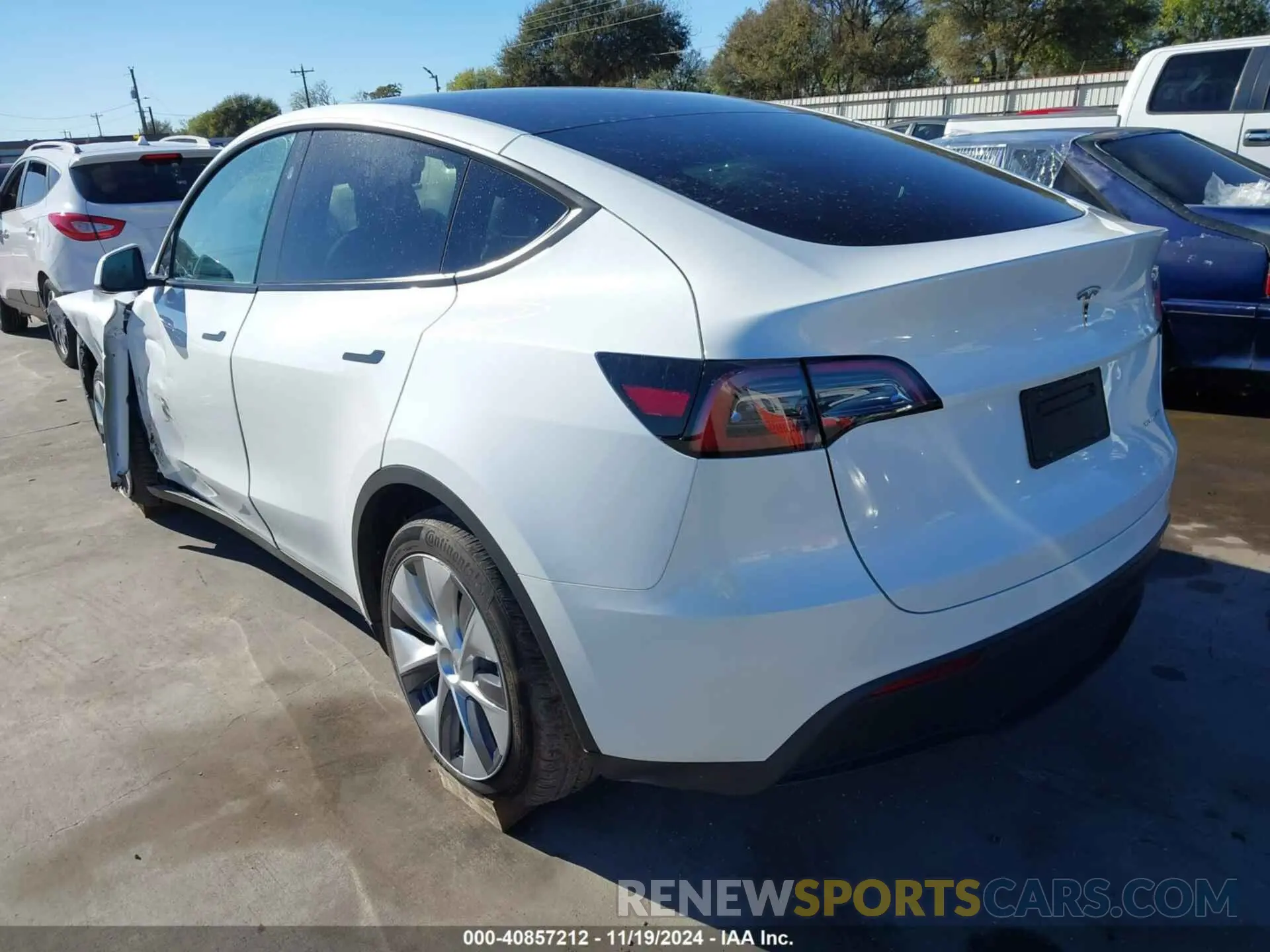 3 fotografías del automóvil dañado 7SAYGAEE5PF904904 TESLA MODEL Y 2023