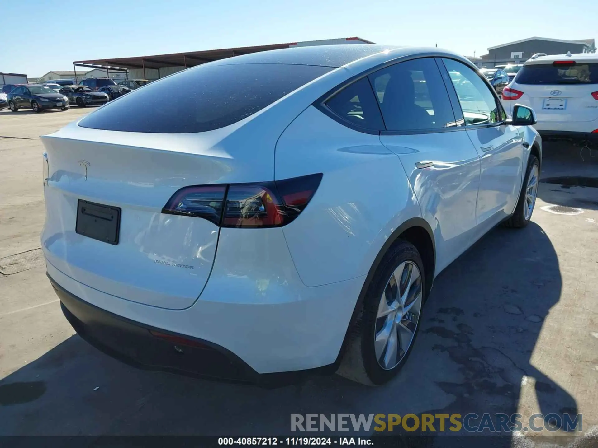 4 fotografías del automóvil dañado 7SAYGAEE5PF904904 TESLA MODEL Y 2023