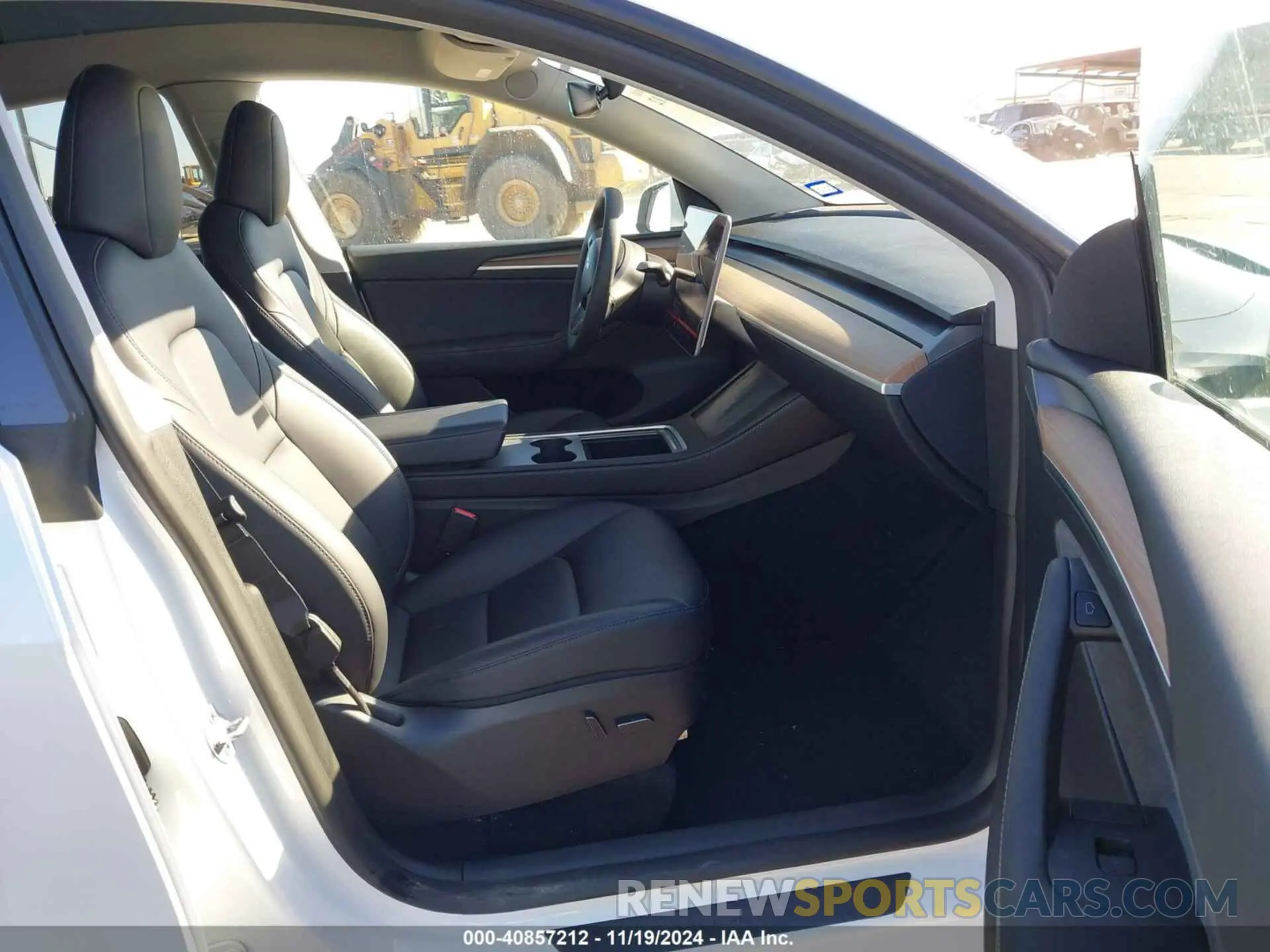 5 fotografías del automóvil dañado 7SAYGAEE5PF904904 TESLA MODEL Y 2023