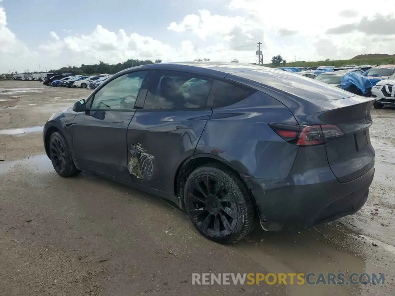 2 fotografías del automóvil dañado 7SAYGAEE6PF627048 TESLA MODEL Y 2023