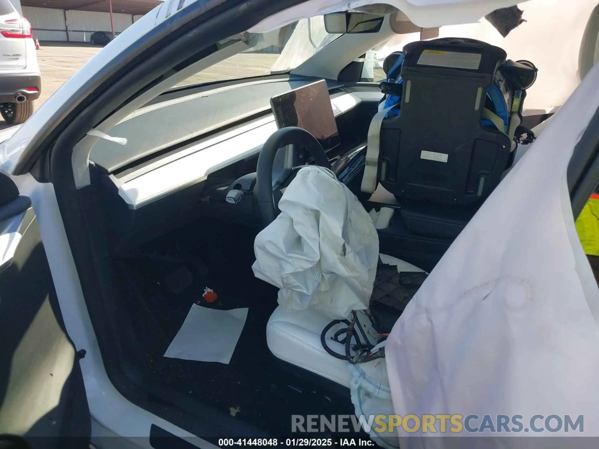 5 fotografías del automóvil dañado 7SAYGAEE6PF871072 TESLA MODEL Y 2023