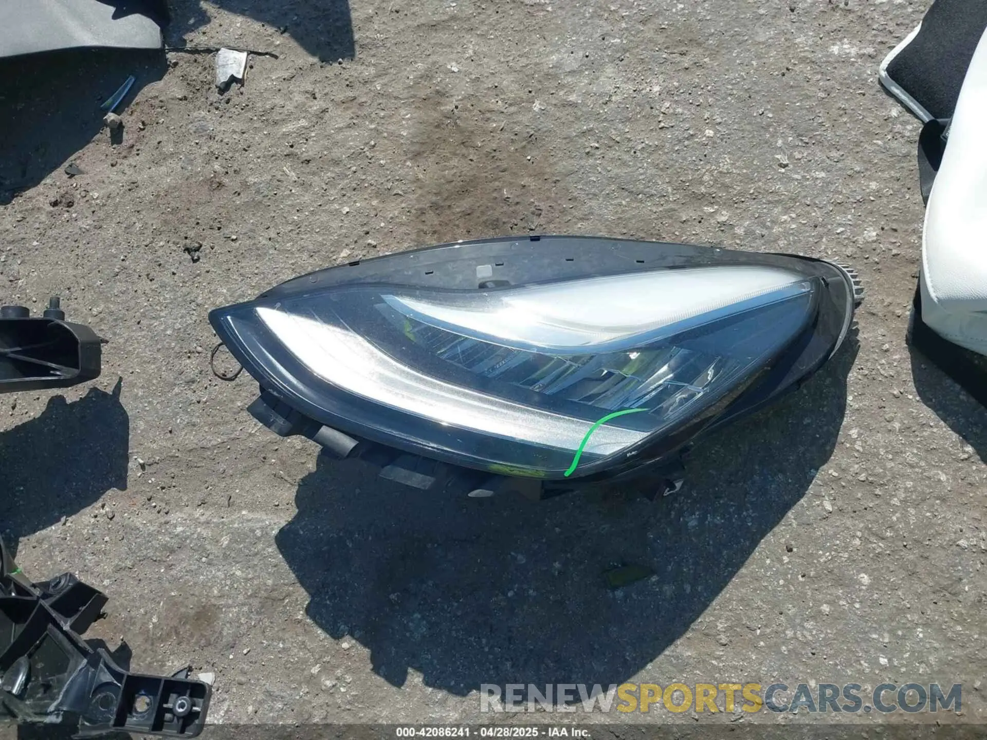 12 fotografías del automóvil dañado 7SAYGAEE7PF588681 TESLA MODEL Y 2023