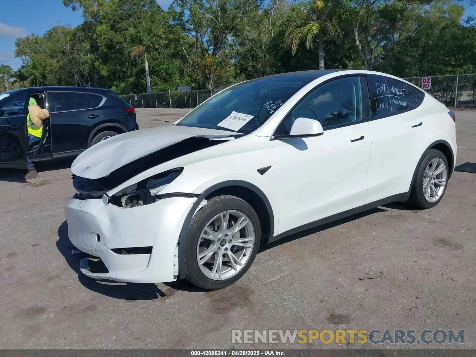 2 fotografías del automóvil dañado 7SAYGAEE7PF588681 TESLA MODEL Y 2023