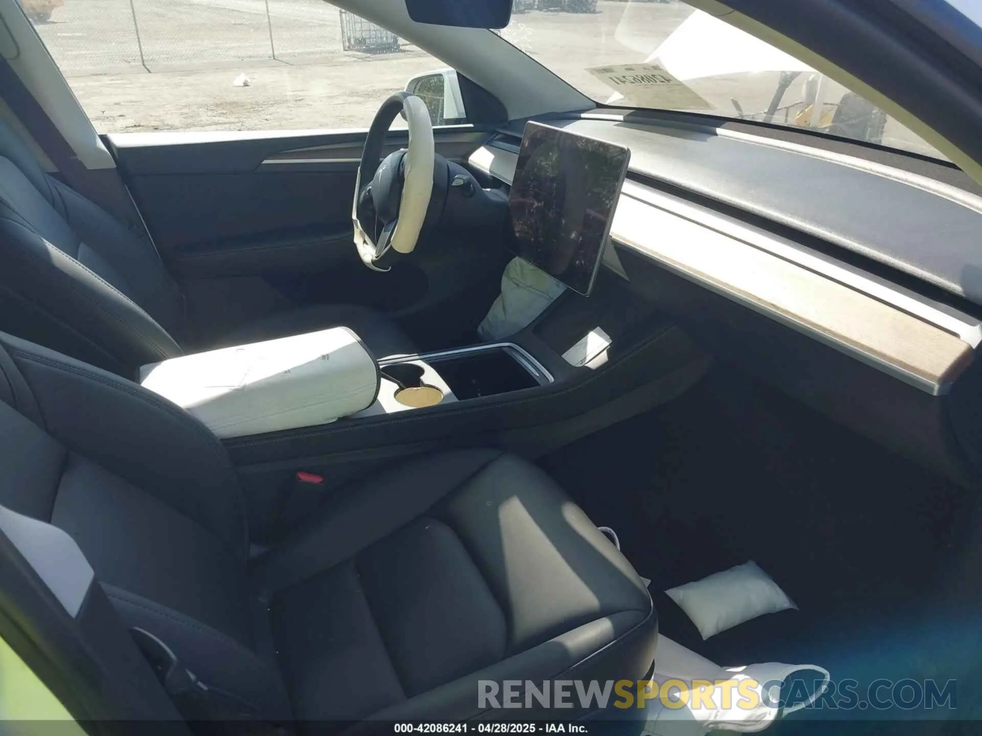 5 fotografías del automóvil dañado 7SAYGAEE7PF588681 TESLA MODEL Y 2023
