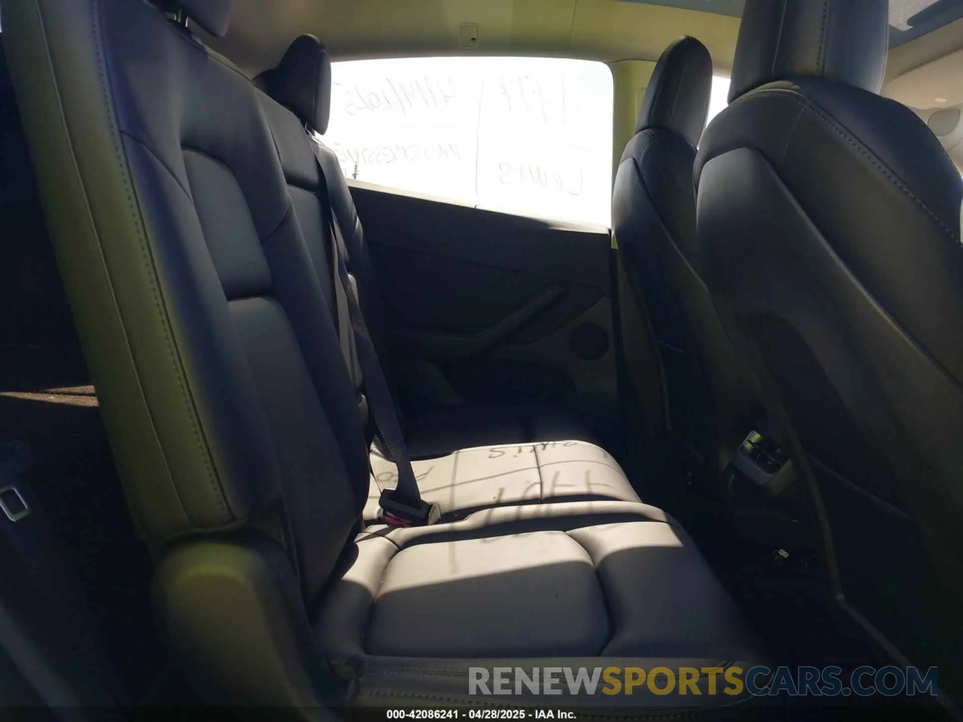 8 fotografías del automóvil dañado 7SAYGAEE7PF588681 TESLA MODEL Y 2023