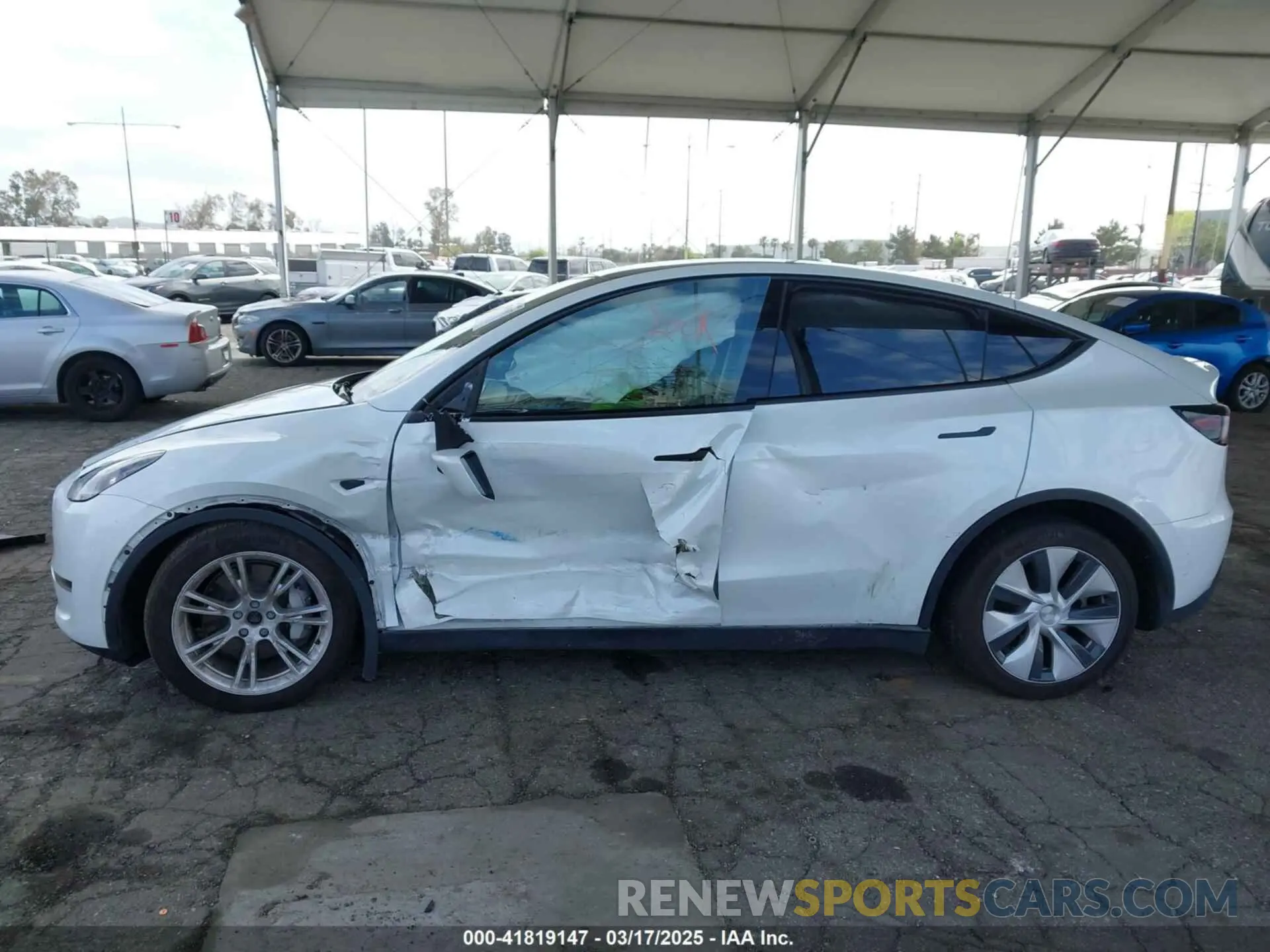 14 fotografías del automóvil dañado 7SAYGAEE7PF607195 TESLA MODEL Y 2023
