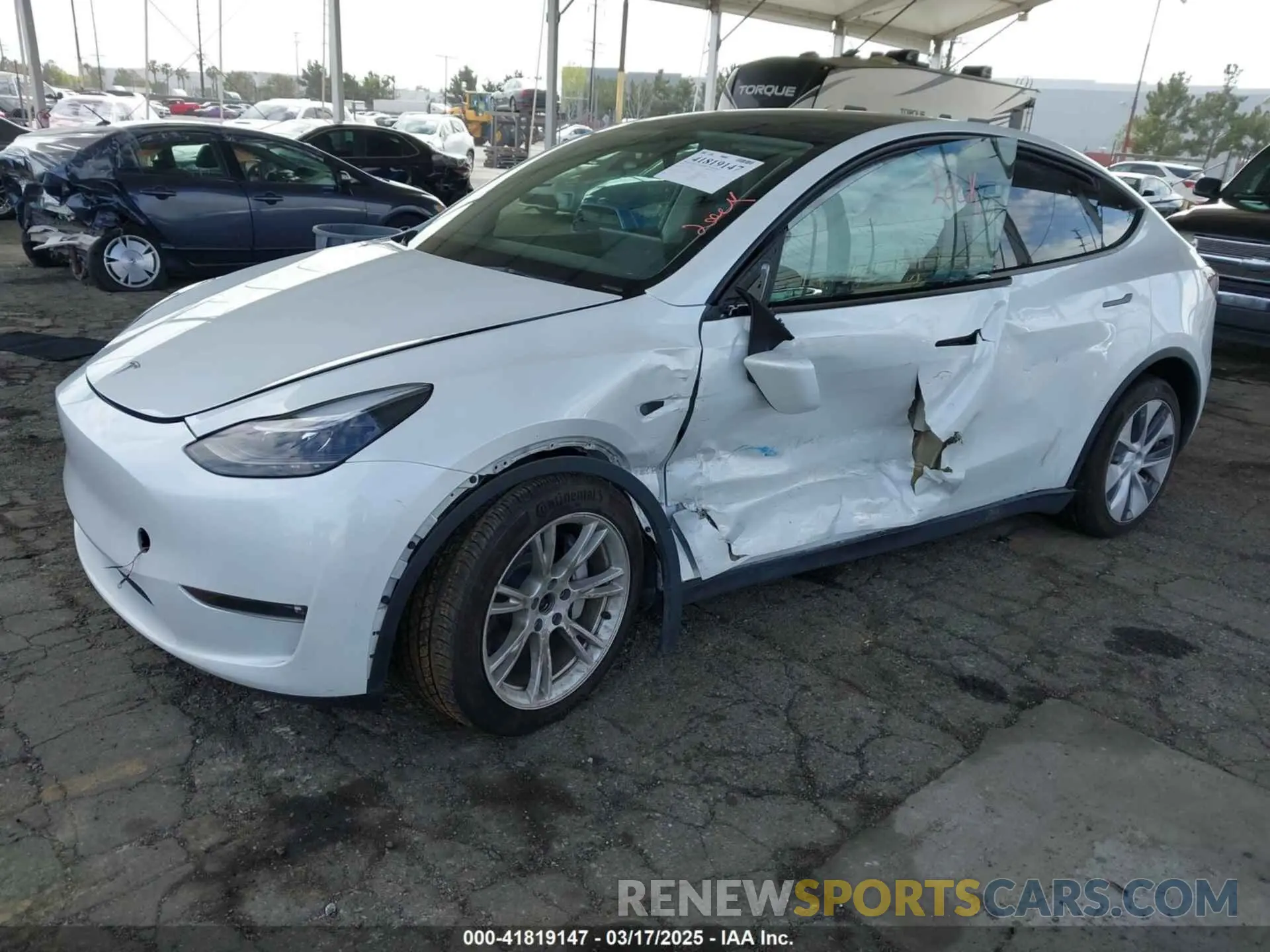 2 fotografías del automóvil dañado 7SAYGAEE7PF607195 TESLA MODEL Y 2023
