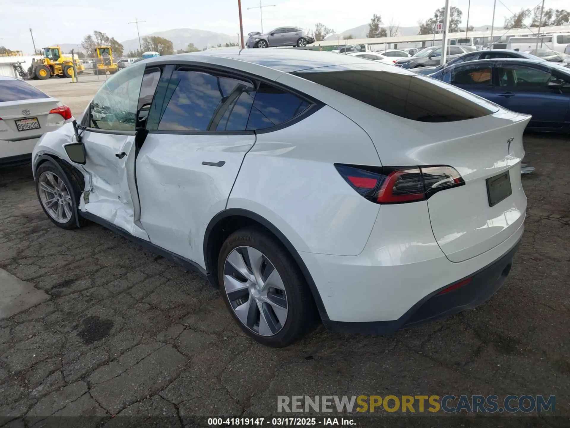 3 fotografías del automóvil dañado 7SAYGAEE7PF607195 TESLA MODEL Y 2023
