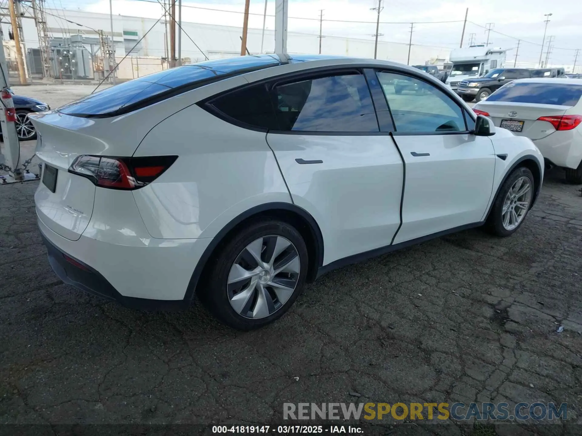 4 fotografías del automóvil dañado 7SAYGAEE7PF607195 TESLA MODEL Y 2023