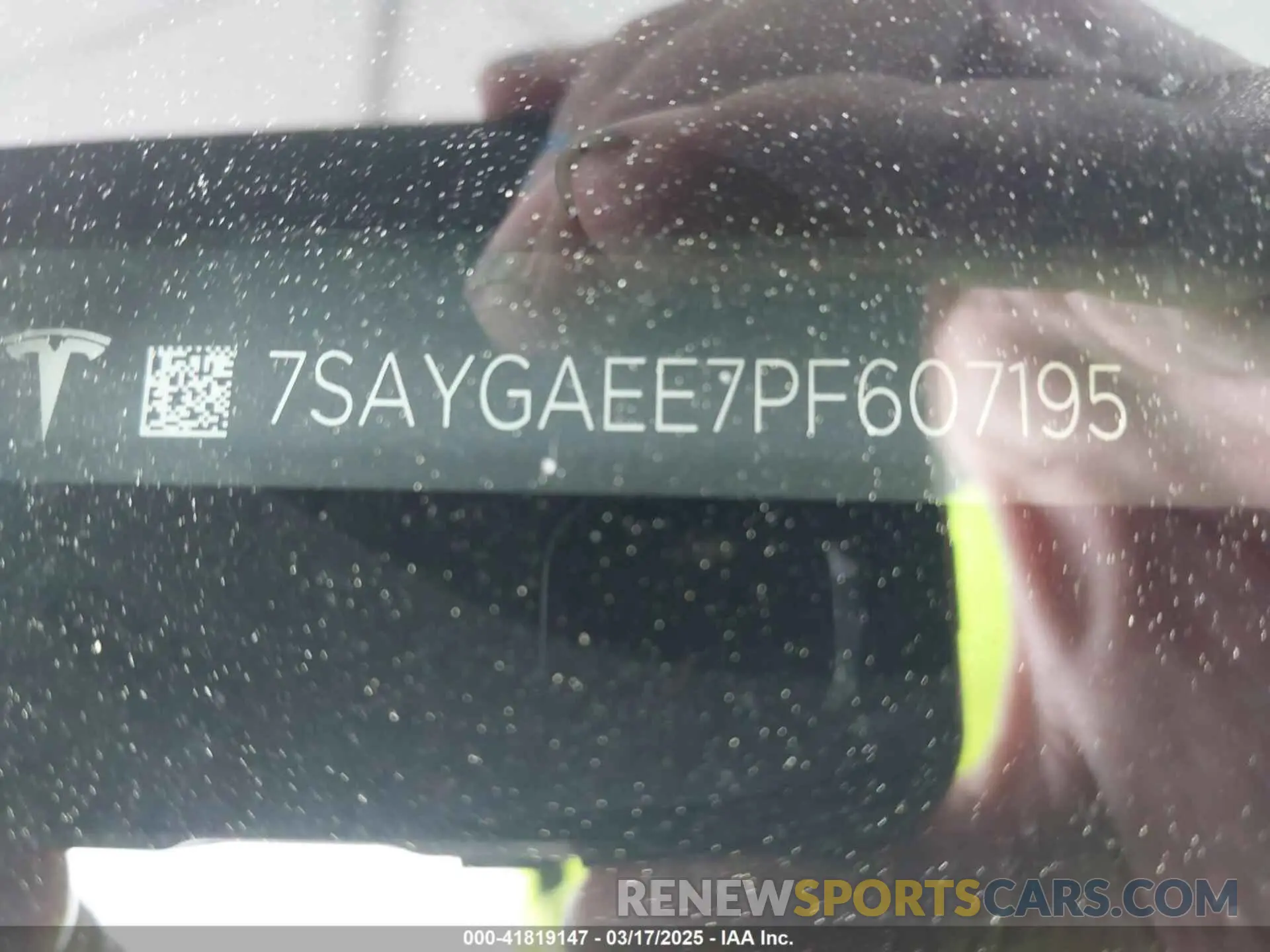 9 fotografías del automóvil dañado 7SAYGAEE7PF607195 TESLA MODEL Y 2023