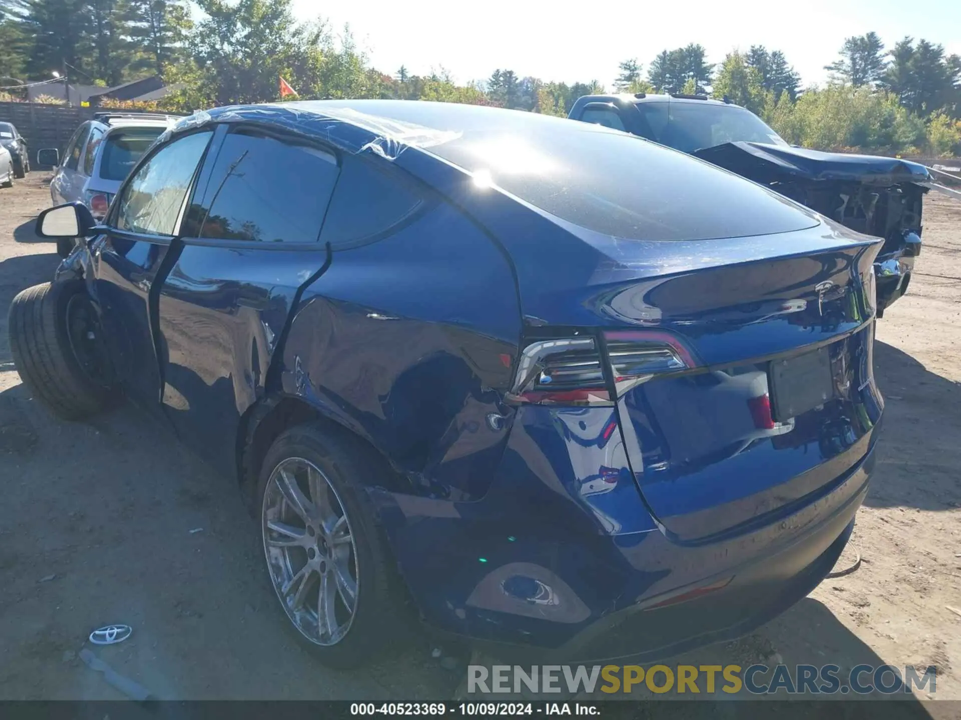 13 fotografías del automóvil dañado 7SAYGAEE7PF611442 TESLA MODEL Y 2023