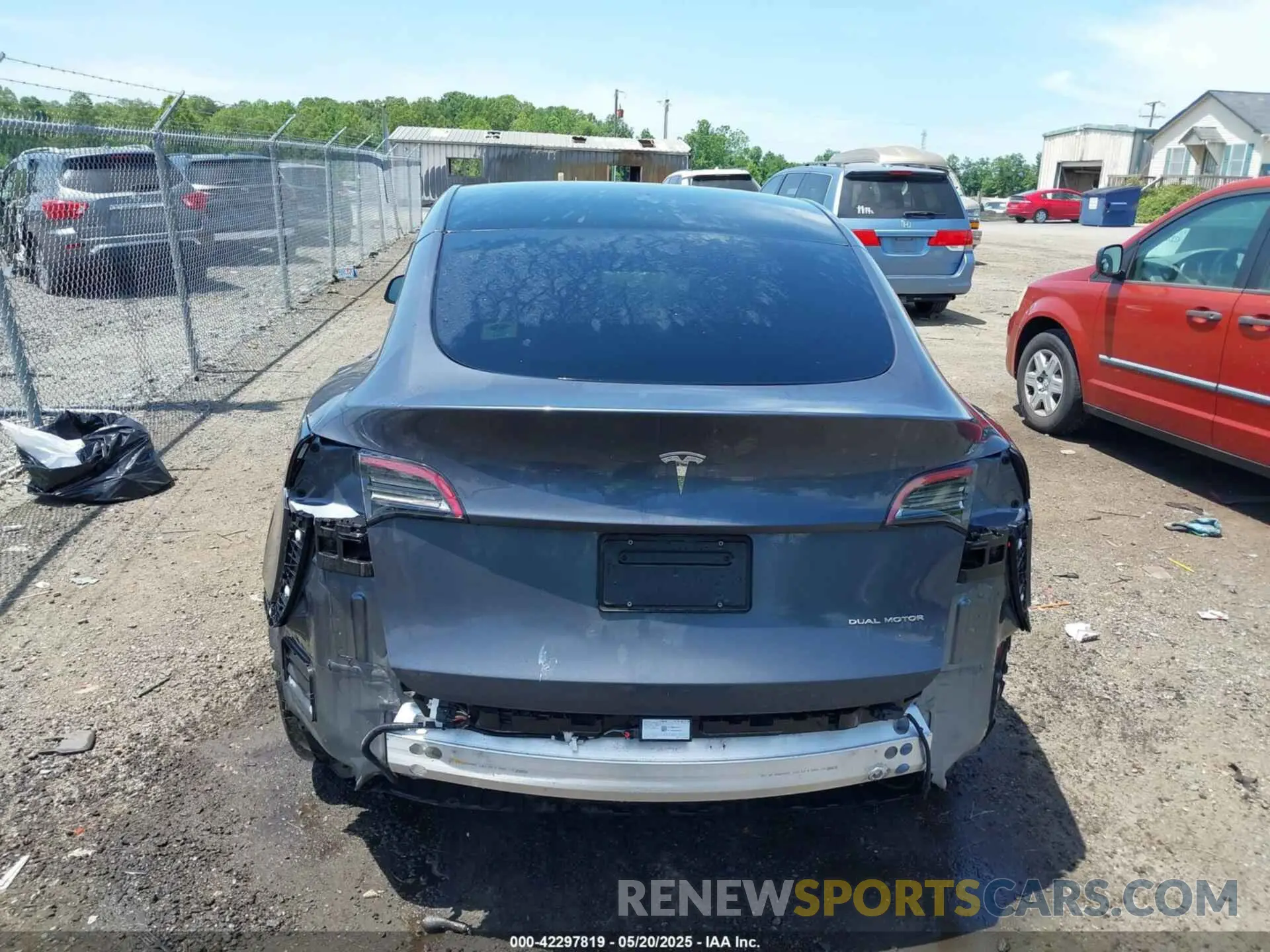 17 fotografías del automóvil dañado 7SAYGAEE7PF615751 TESLA MODEL Y 2023