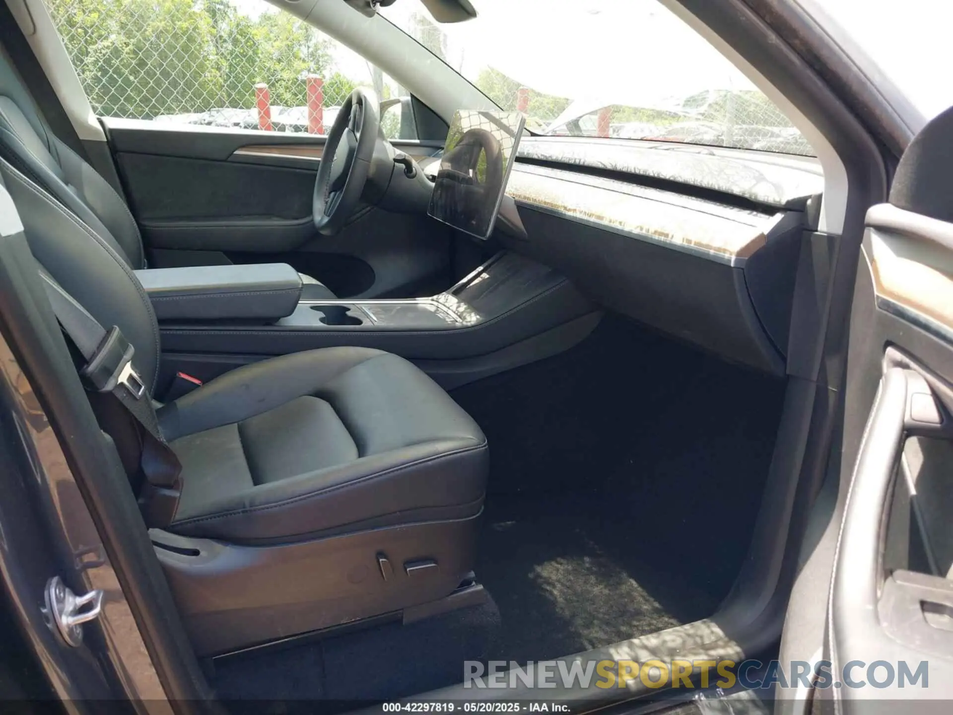 5 fotografías del automóvil dañado 7SAYGAEE7PF615751 TESLA MODEL Y 2023