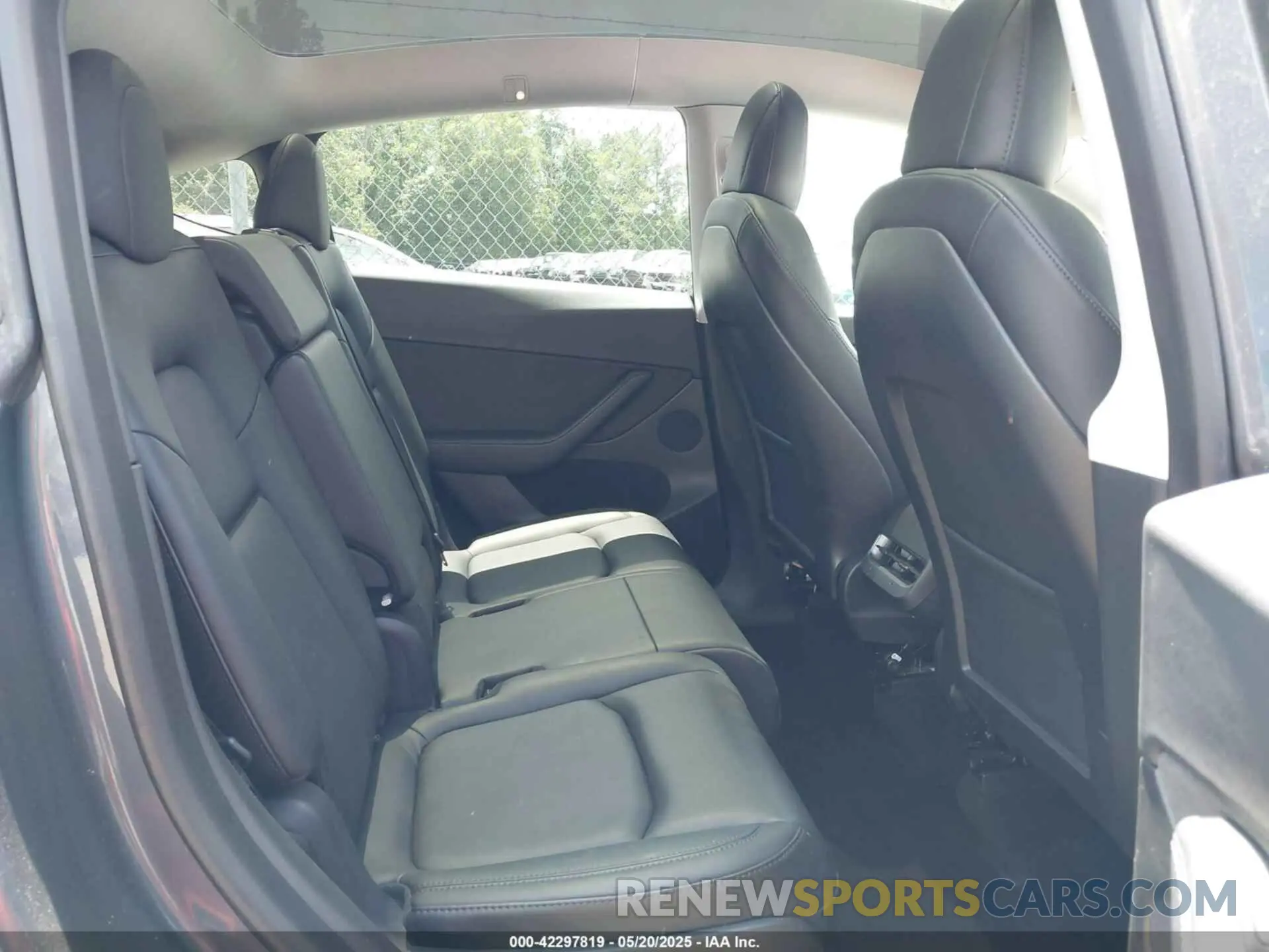 8 fotografías del automóvil dañado 7SAYGAEE7PF615751 TESLA MODEL Y 2023