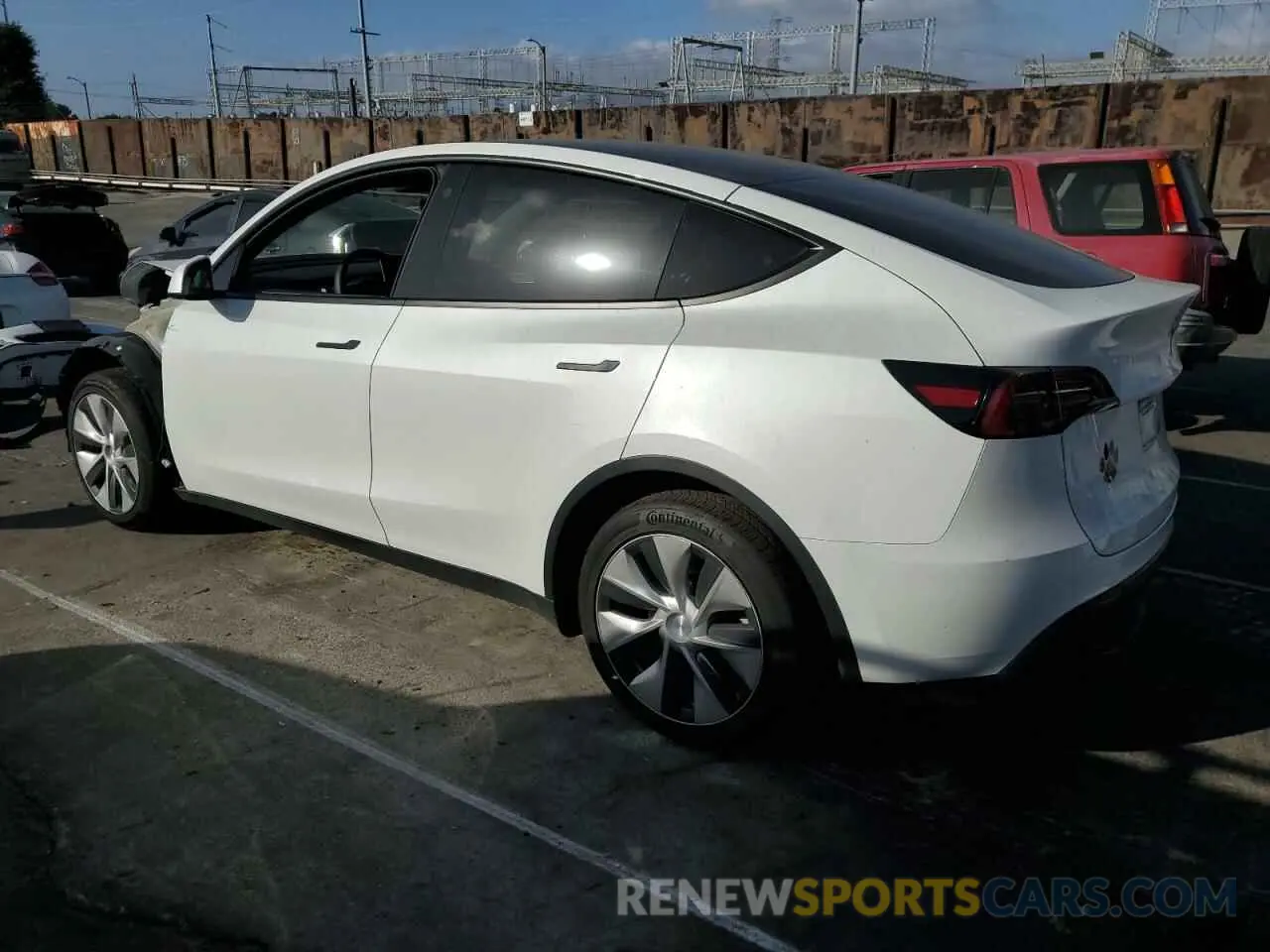 2 fotografías del automóvil dañado 7SAYGAEE7PF619170 TESLA MODEL Y 2023