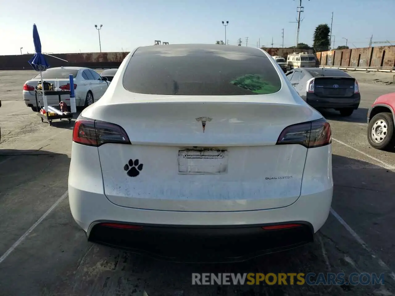 6 fotografías del automóvil dañado 7SAYGAEE7PF619170 TESLA MODEL Y 2023