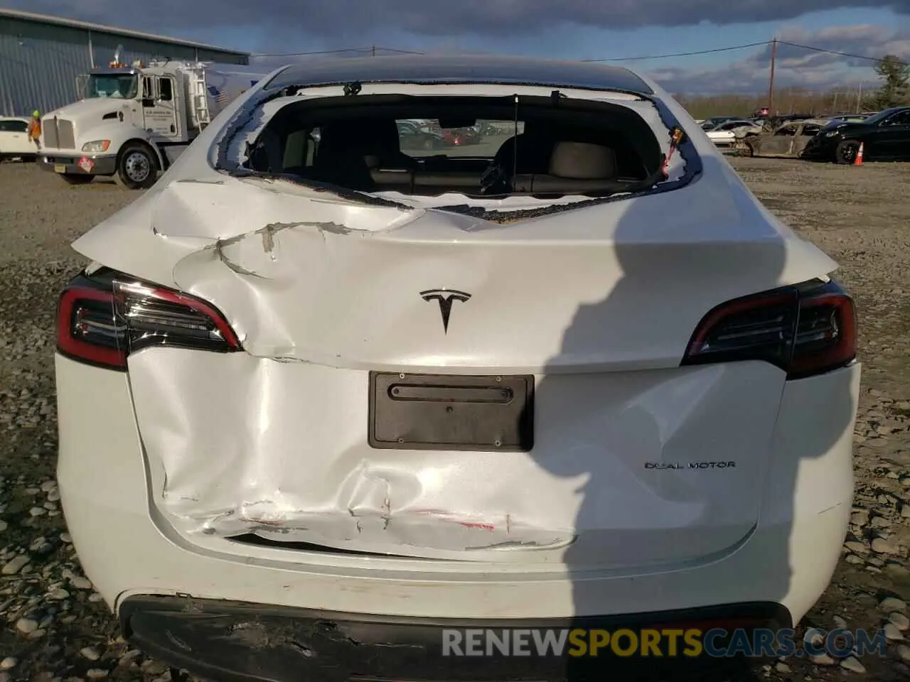 6 fotografías del automóvil dañado 7SAYGAEE7PF749059 TESLA MODEL Y 2023
