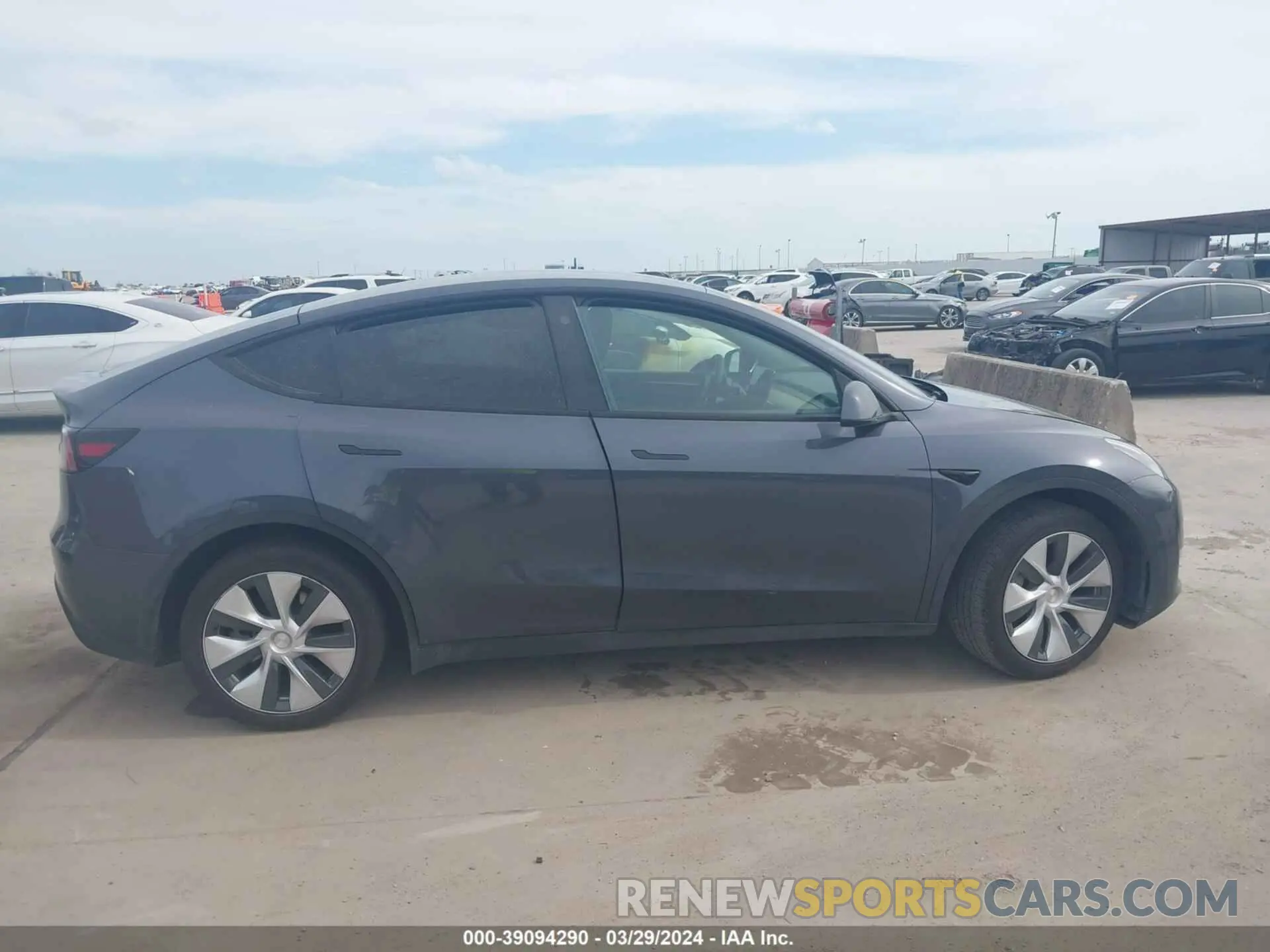 12 fotografías del automóvil dañado 7SAYGAEE7PF768825 TESLA MODEL Y 2023