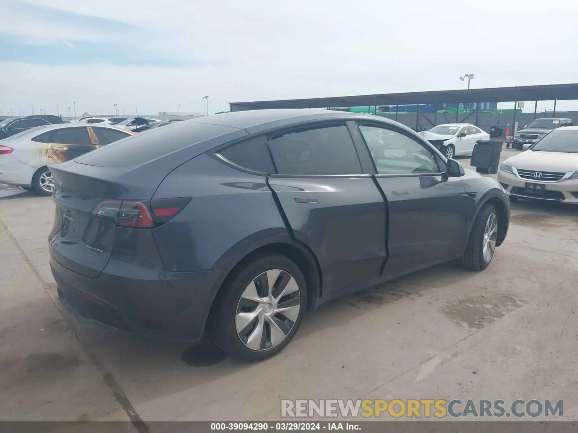4 fotografías del automóvil dañado 7SAYGAEE7PF768825 TESLA MODEL Y 2023