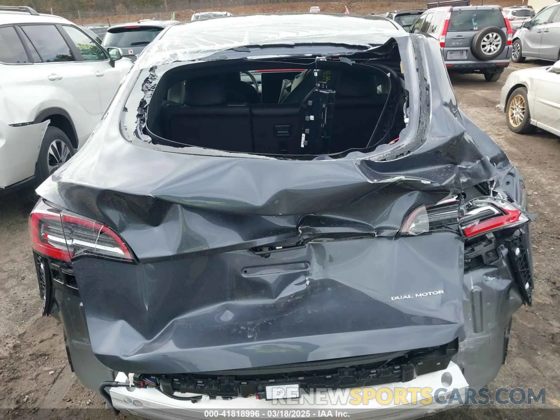 6 fotografías del automóvil dañado 7SAYGAEE7PF963324 TESLA MODEL Y 2023