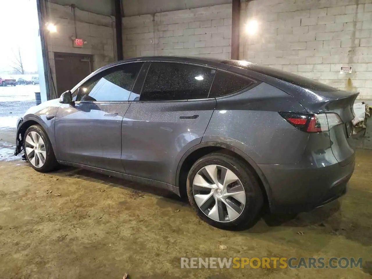 2 fotografías del automóvil dañado 7SAYGAEE8PF584641 TESLA MODEL Y 2023