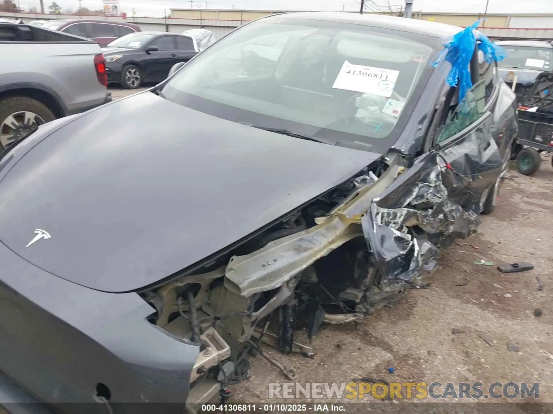 2 fotografías del automóvil dañado 7SAYGAEE8PF587202 TESLA MODEL Y 2023