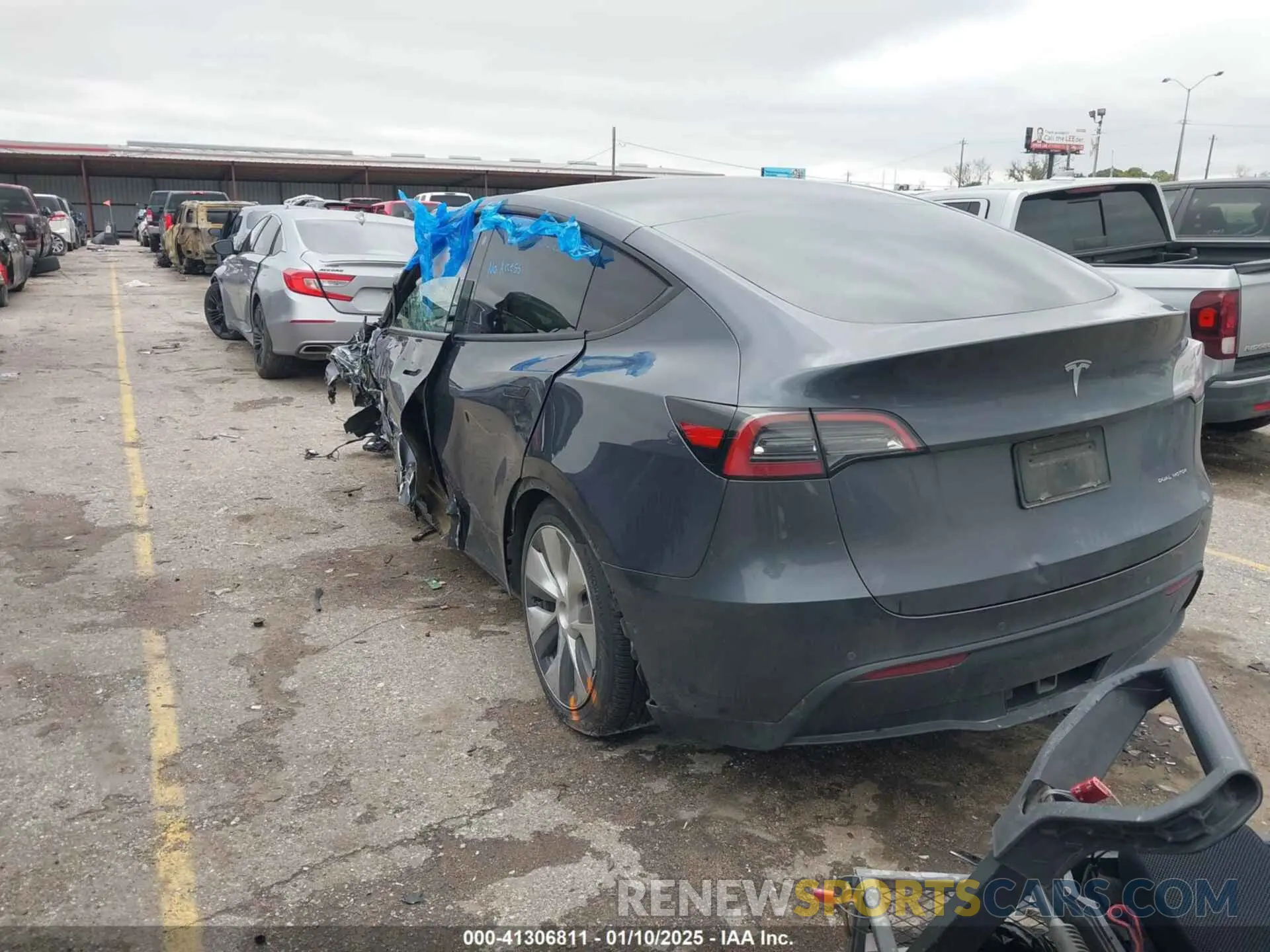 3 fotografías del automóvil dañado 7SAYGAEE8PF587202 TESLA MODEL Y 2023