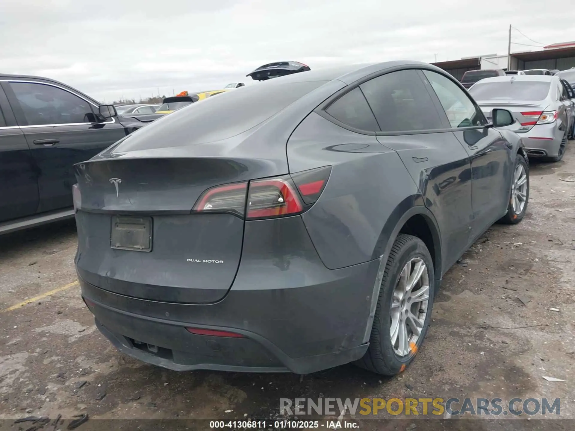 4 fotografías del automóvil dañado 7SAYGAEE8PF587202 TESLA MODEL Y 2023