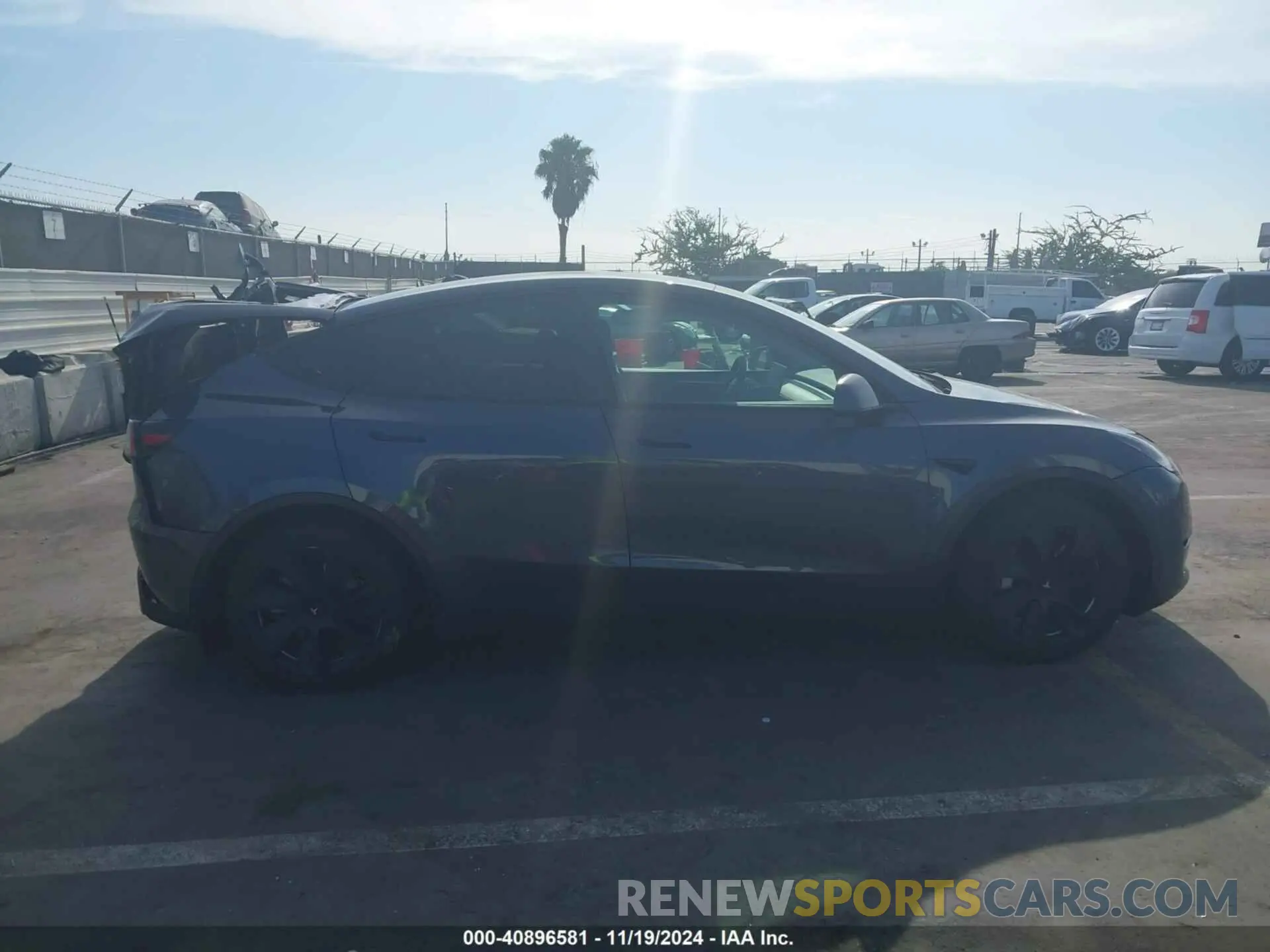 12 fotografías del automóvil dañado 7SAYGAEE8PF623860 TESLA MODEL Y 2023