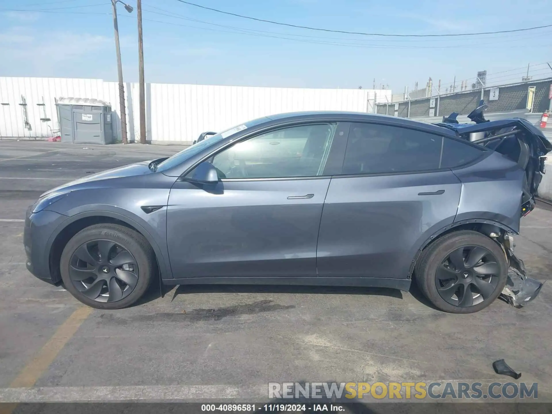 13 fotografías del automóvil dañado 7SAYGAEE8PF623860 TESLA MODEL Y 2023