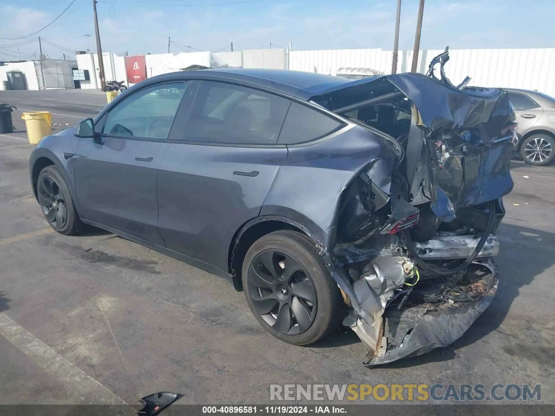 3 fotografías del automóvil dañado 7SAYGAEE8PF623860 TESLA MODEL Y 2023
