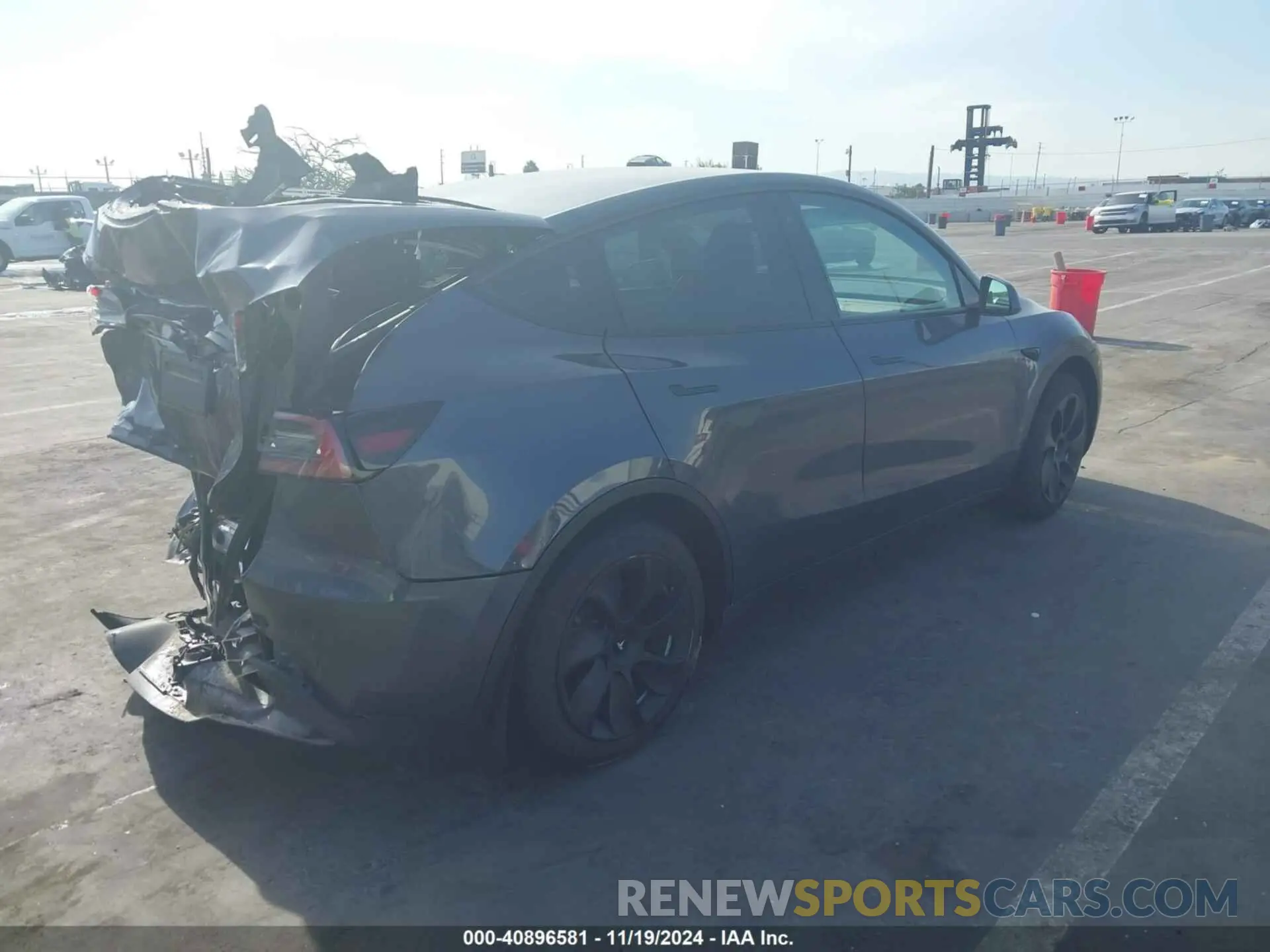 4 fotografías del automóvil dañado 7SAYGAEE8PF623860 TESLA MODEL Y 2023