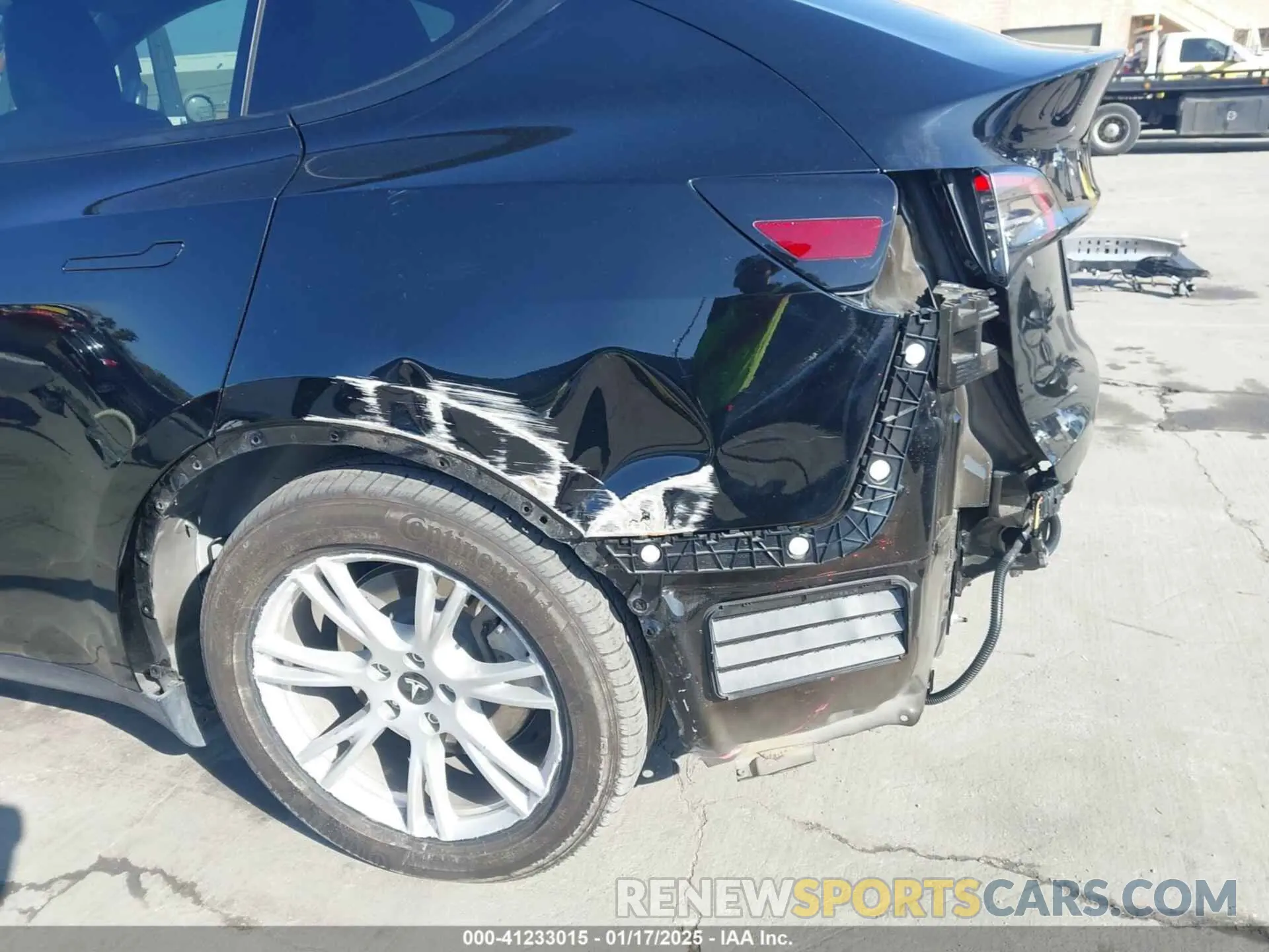 6 fotografías del automóvil dañado 7SAYGAEE8PF633854 TESLA MODEL Y 2023