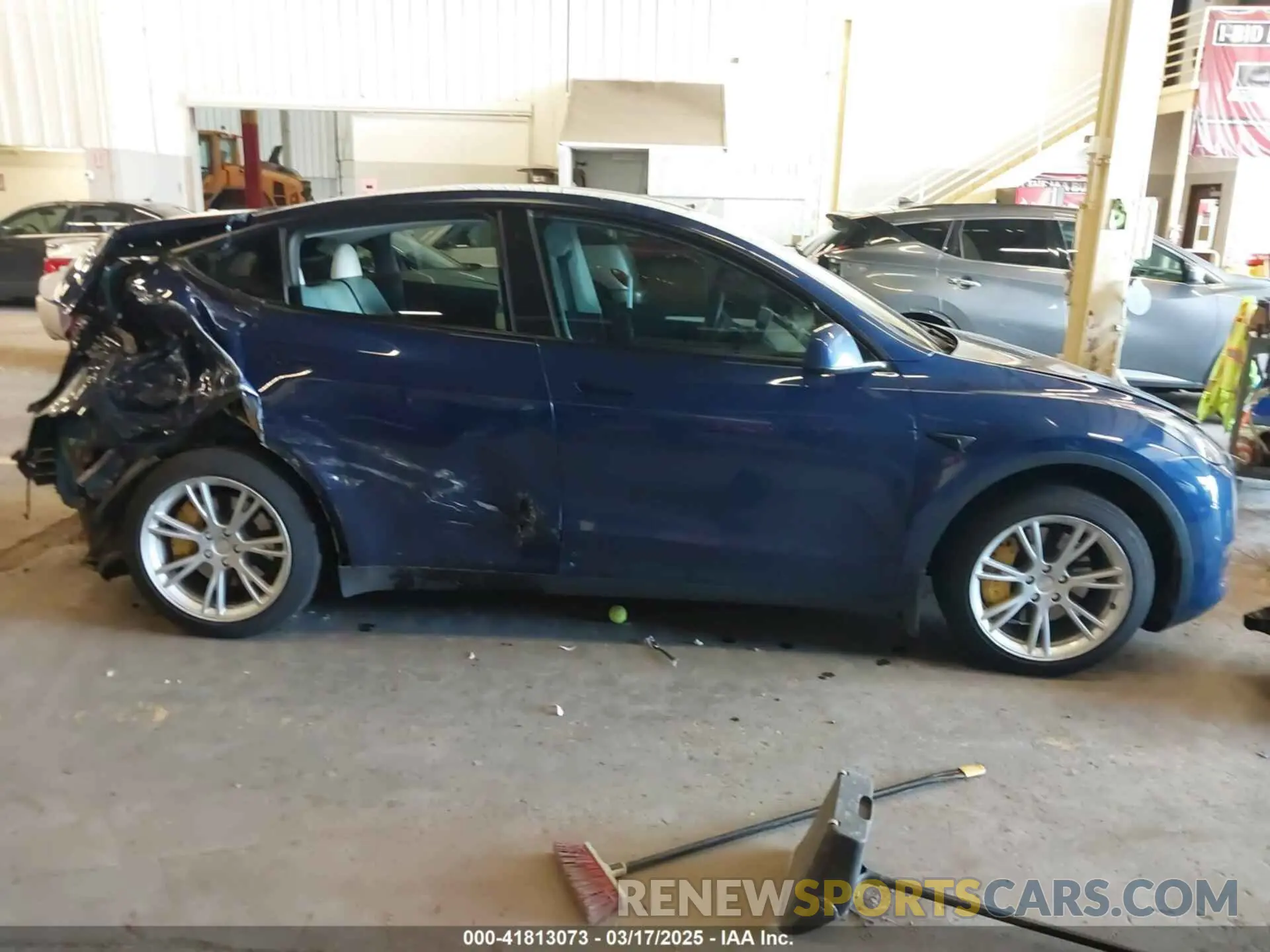 14 fotografías del automóvil dañado 7SAYGAEE8PF661220 TESLA MODEL Y 2023