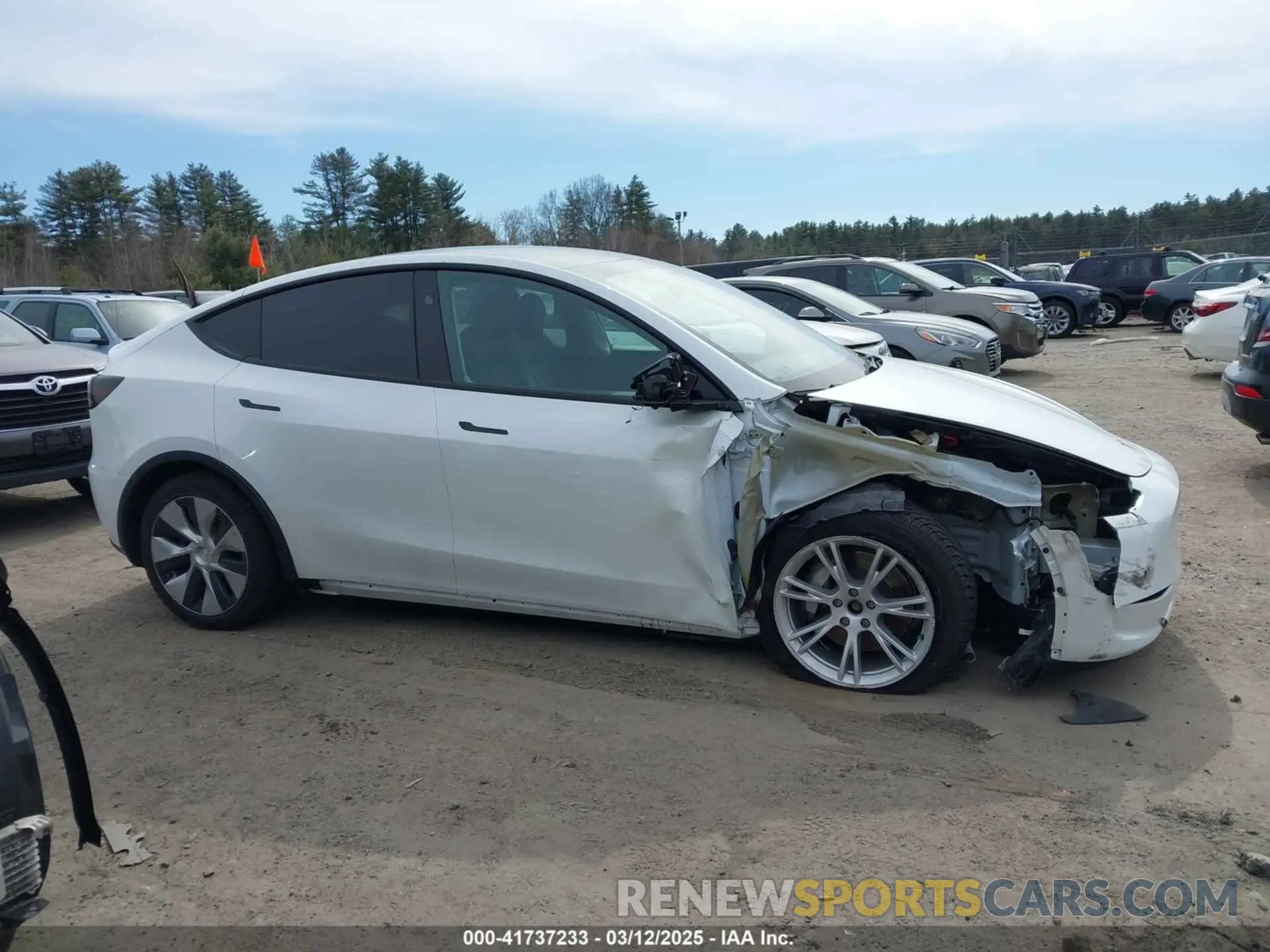 14 fotografías del automóvil dañado 7SAYGAEE8PF792969 TESLA MODEL Y 2023