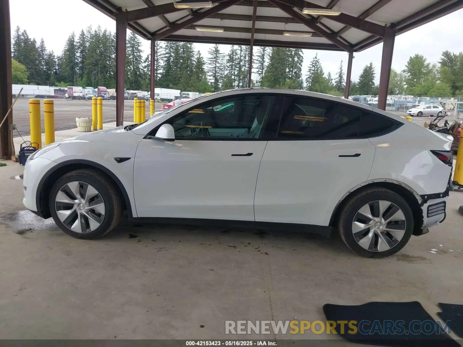 15 fotografías del automóvil dañado 7SAYGAEE8PF809009 TESLA MODEL Y 2023