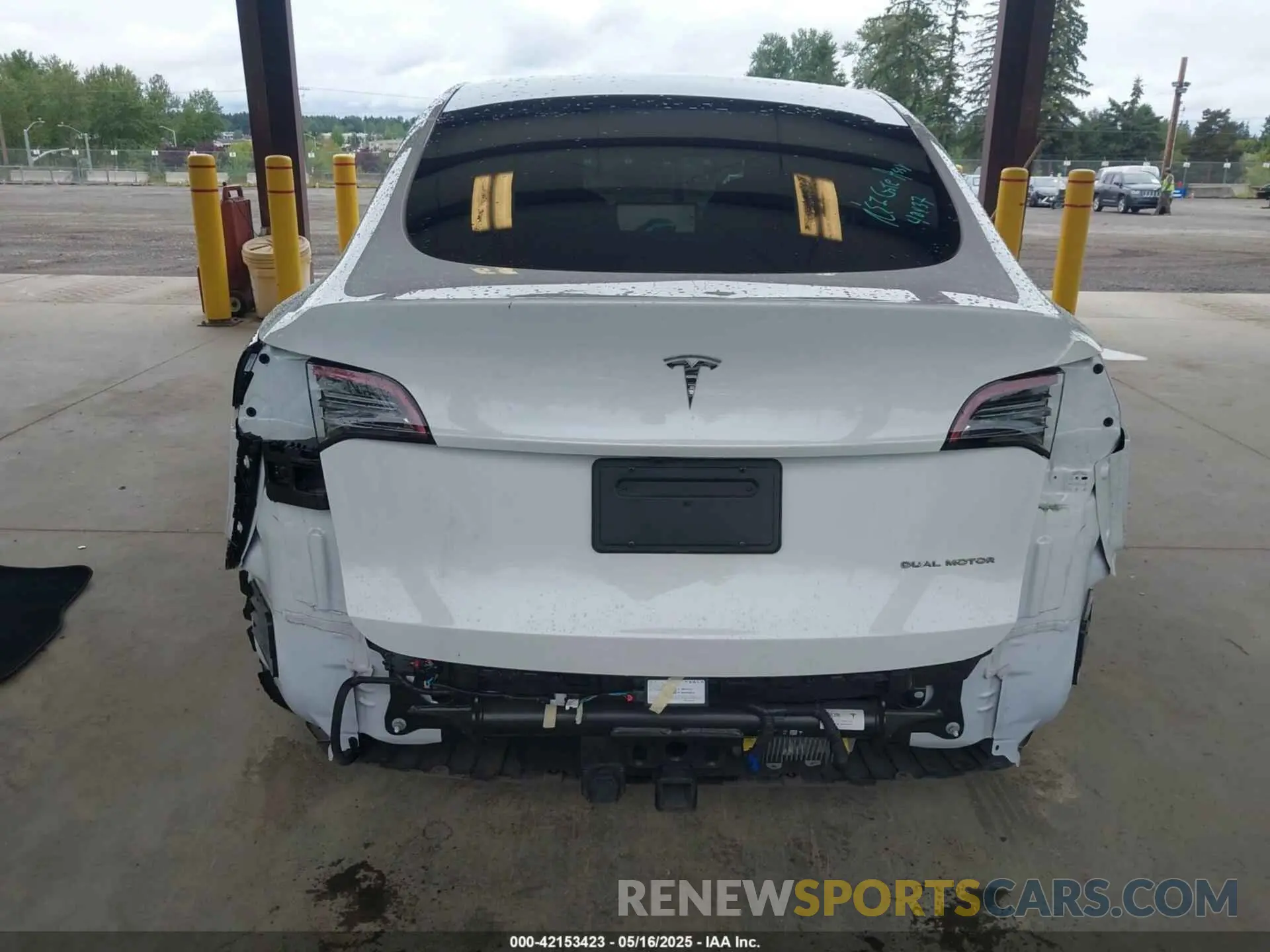17 fotografías del automóvil dañado 7SAYGAEE8PF809009 TESLA MODEL Y 2023