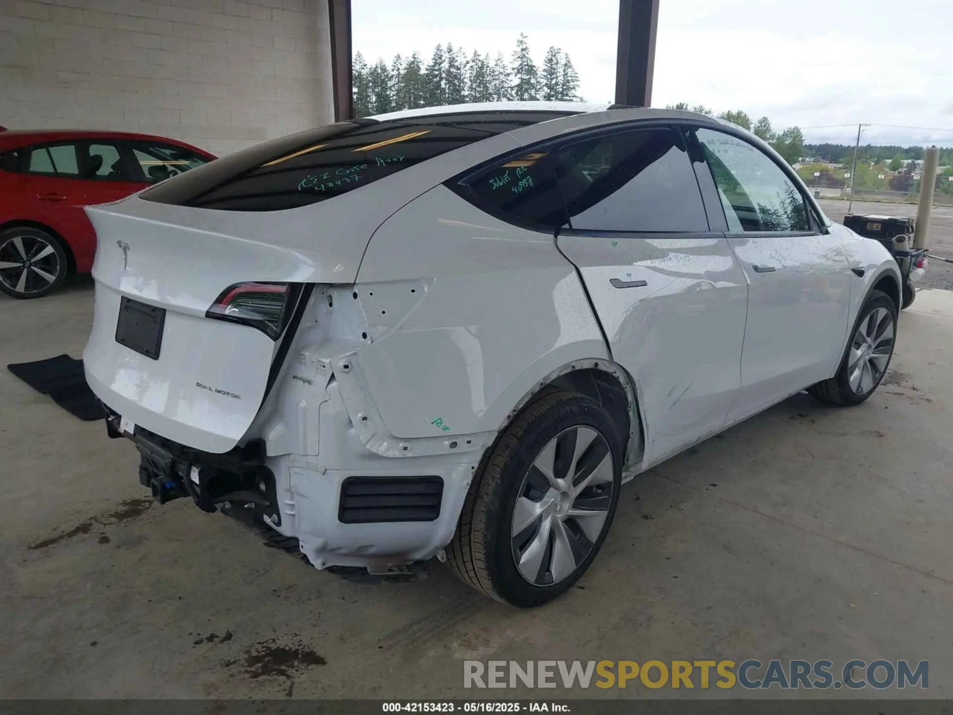 4 fotografías del automóvil dañado 7SAYGAEE8PF809009 TESLA MODEL Y 2023