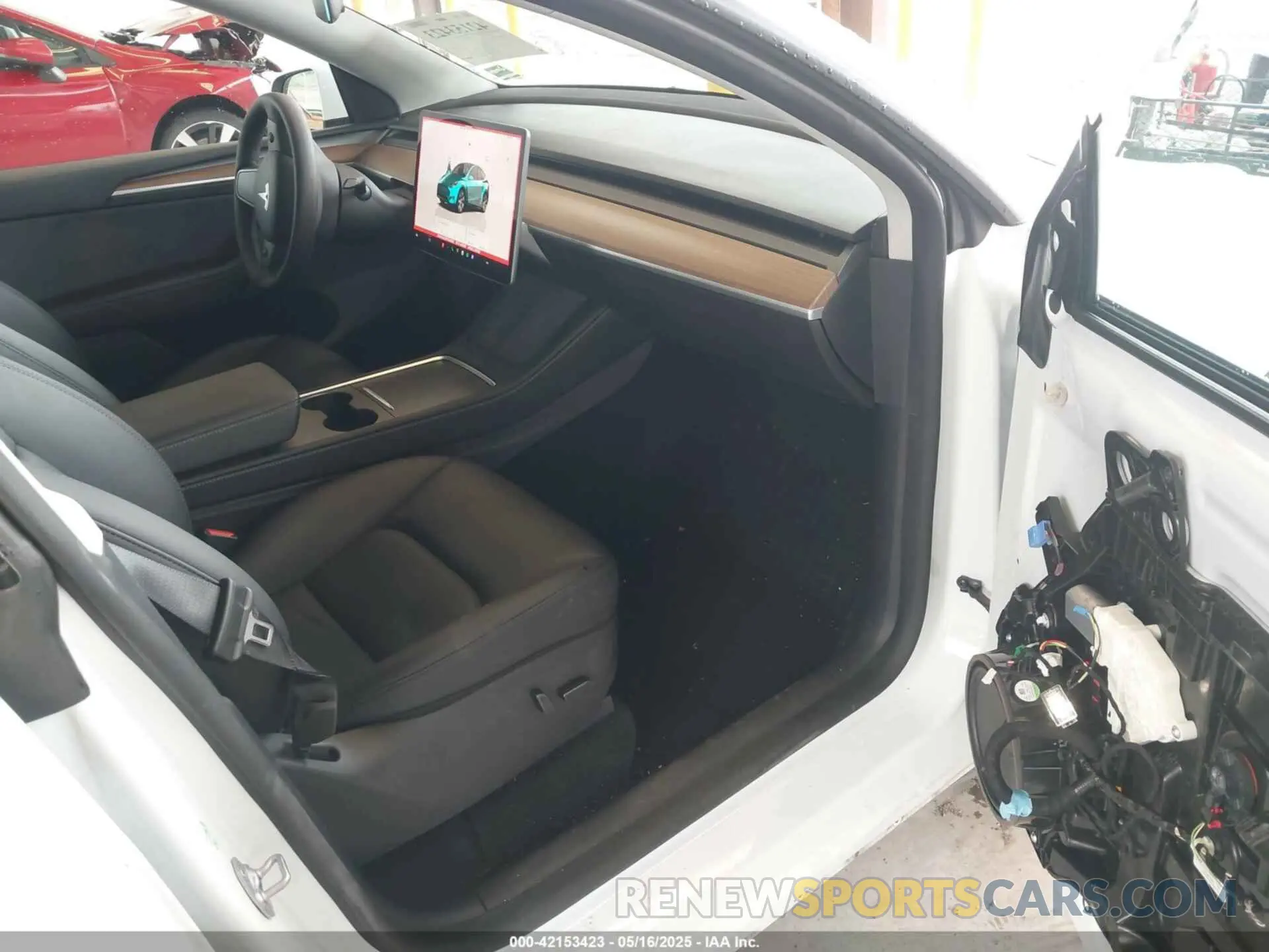 5 fotografías del automóvil dañado 7SAYGAEE8PF809009 TESLA MODEL Y 2023