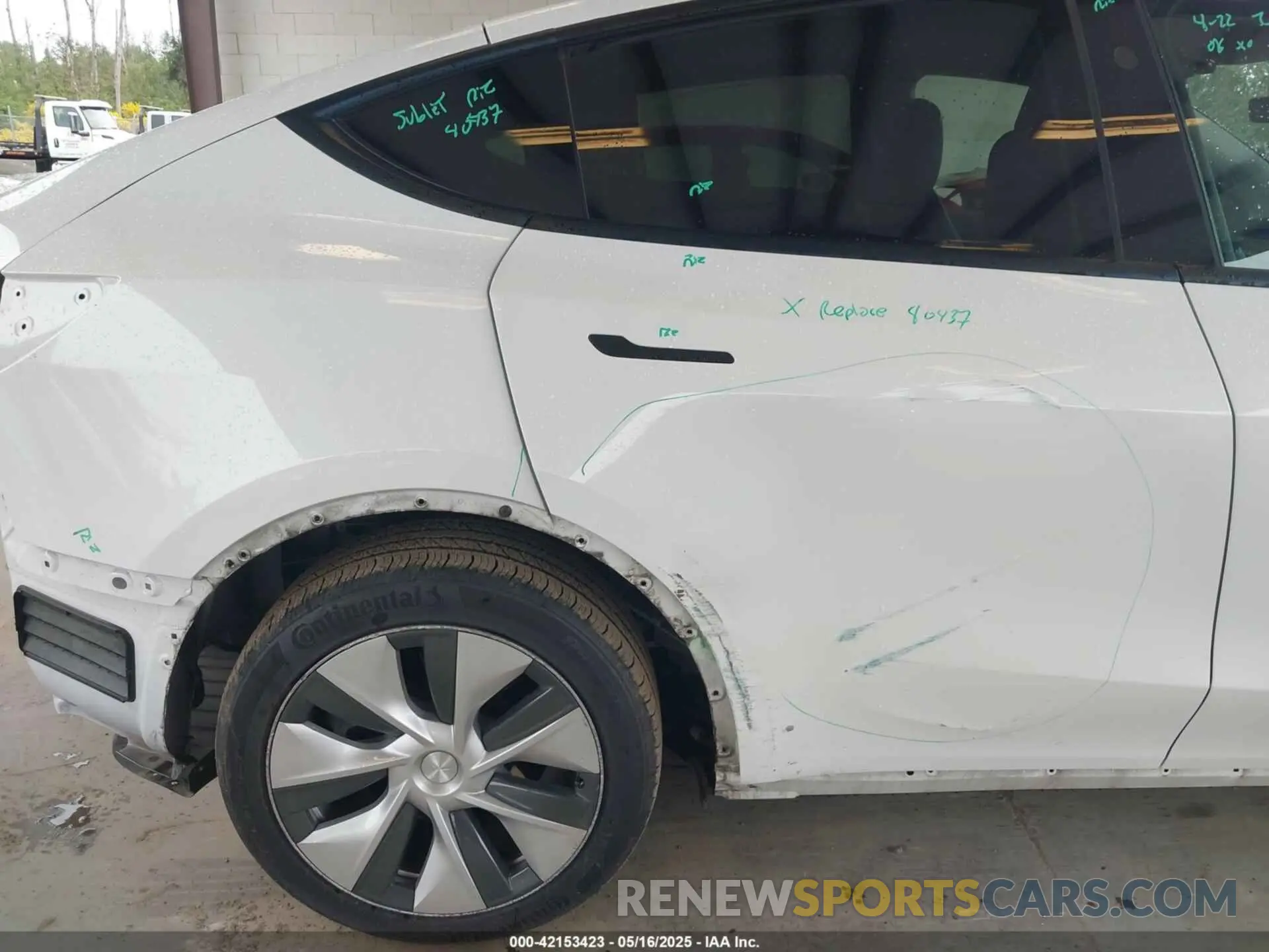 6 fotografías del automóvil dañado 7SAYGAEE8PF809009 TESLA MODEL Y 2023
