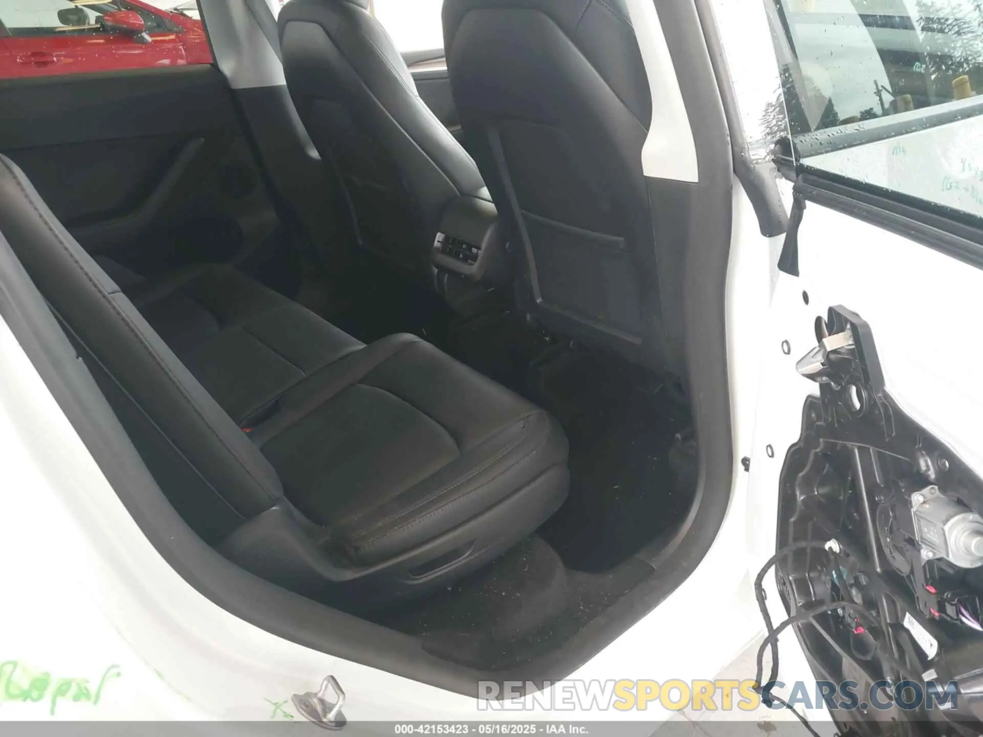 8 fotografías del automóvil dañado 7SAYGAEE8PF809009 TESLA MODEL Y 2023