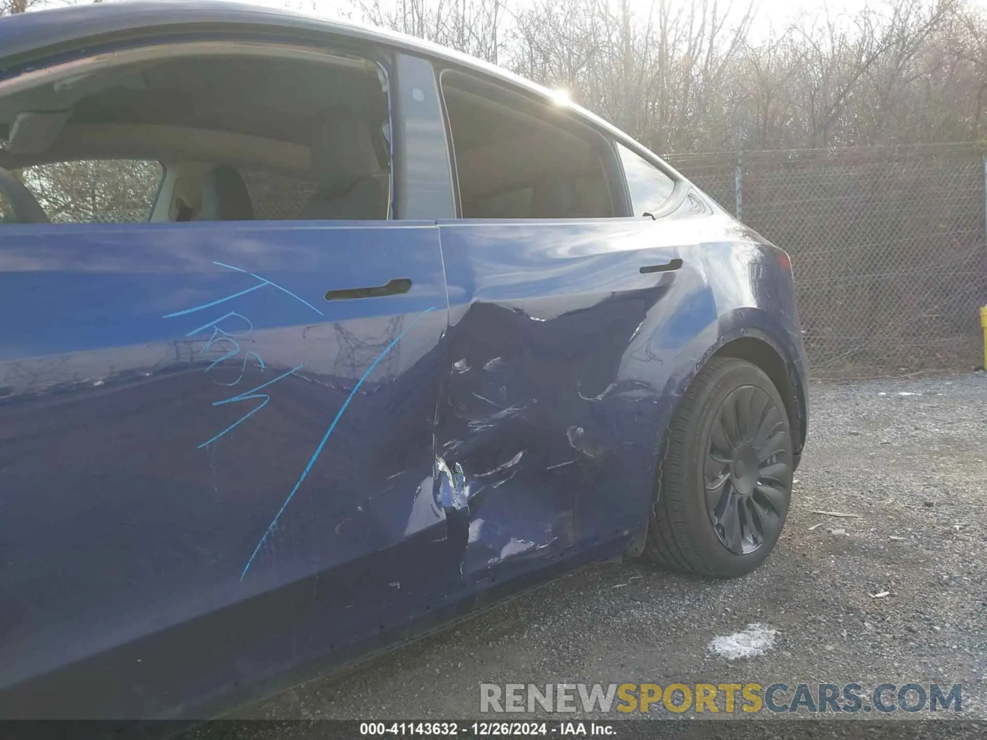 6 fotografías del automóvil dañado 7SAYGAEE8PF832094 TESLA MODEL Y 2023