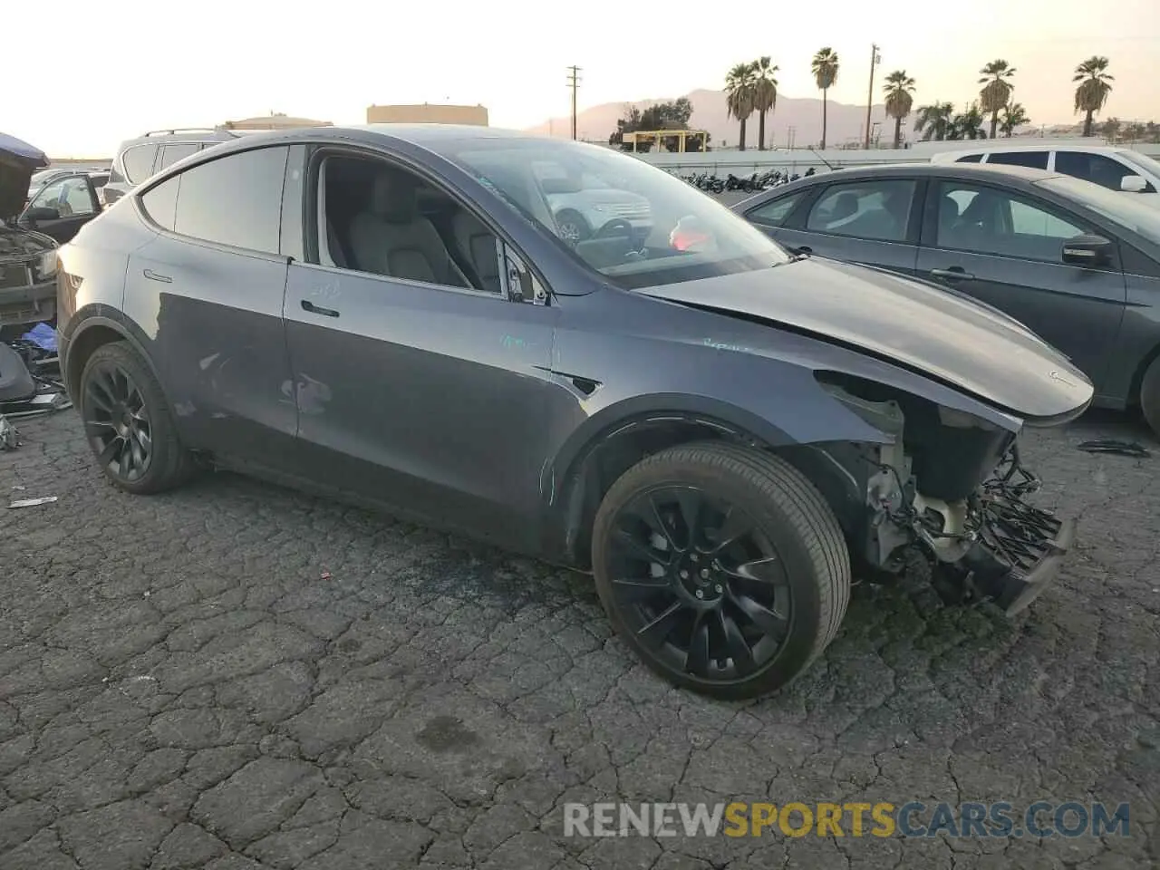 4 fotografías del automóvil dañado 7SAYGAEE8PF980052 TESLA MODEL Y 2023