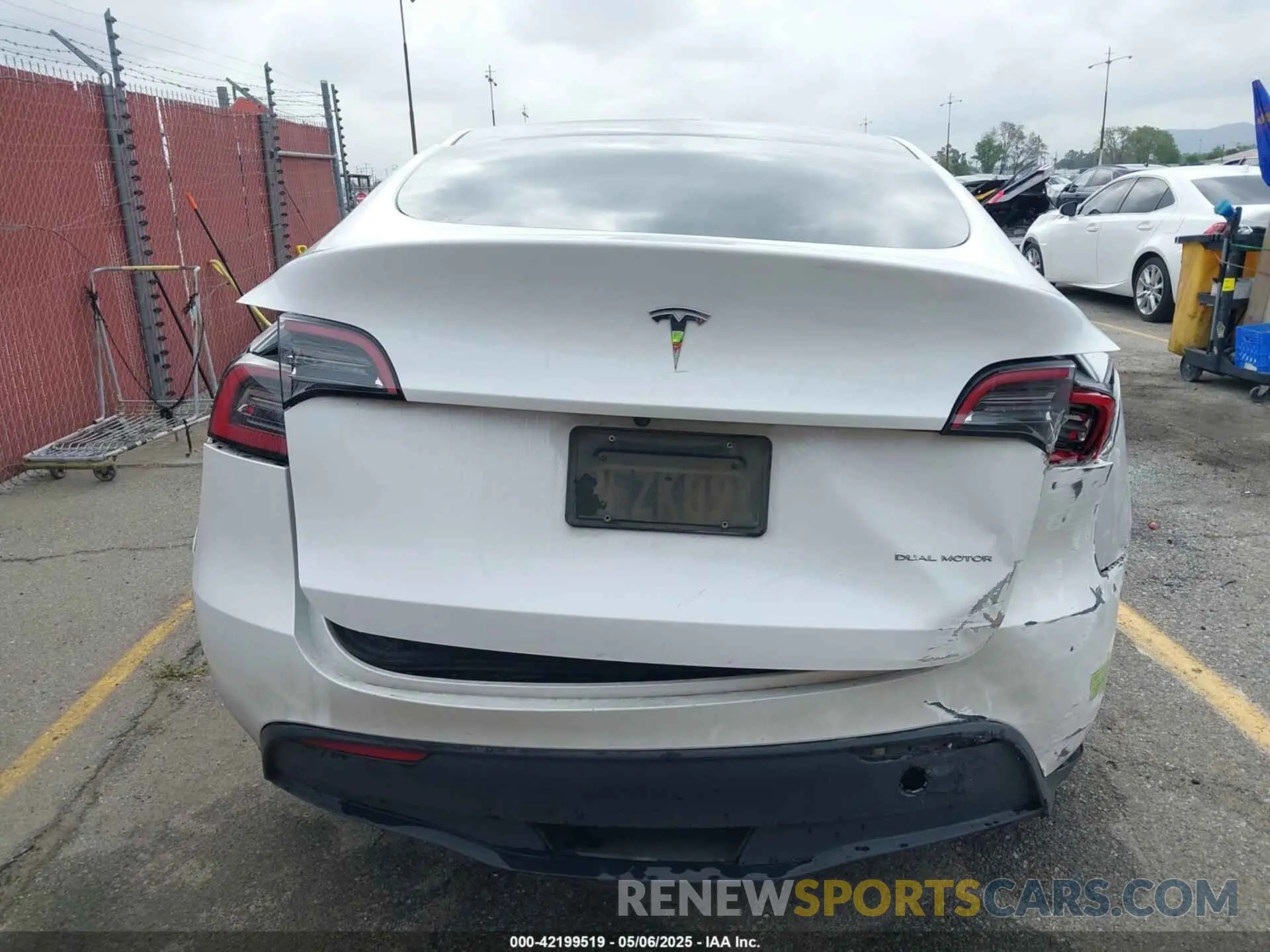 16 fotografías del automóvil dañado 7SAYGAEE9PF702910 TESLA MODEL Y 2023