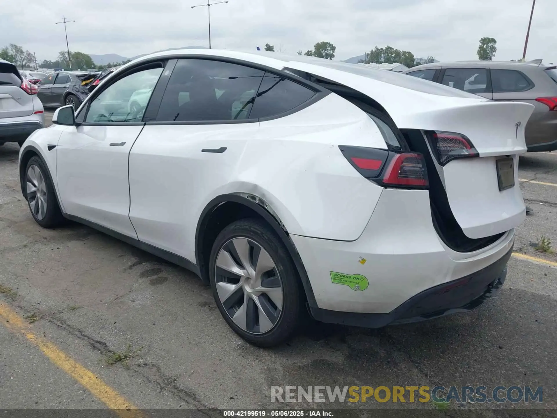 3 fotografías del automóvil dañado 7SAYGAEE9PF702910 TESLA MODEL Y 2023