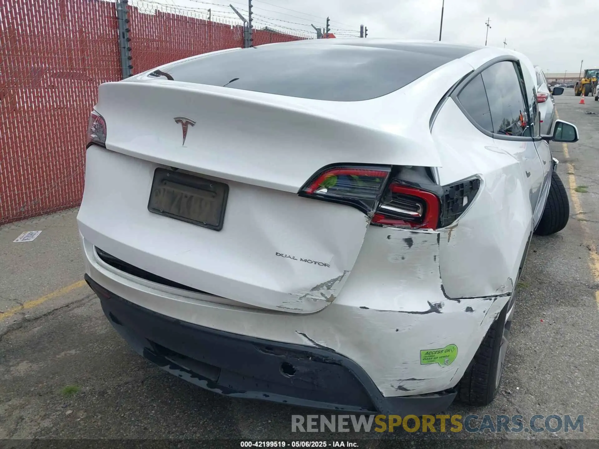 6 fotografías del automóvil dañado 7SAYGAEE9PF702910 TESLA MODEL Y 2023