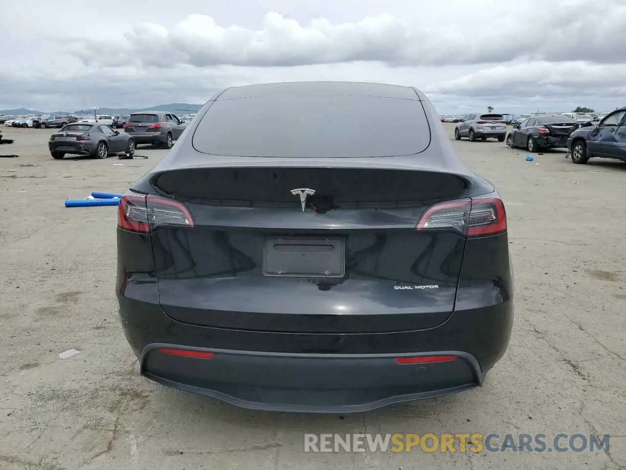 6 fotografías del automóvil dañado 7SAYGAEE9PF716323 TESLA MODEL Y 2023