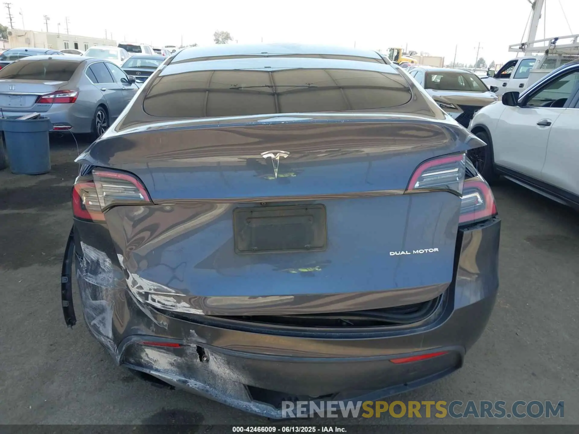 16 fotografías del automóvil dañado 7SAYGAEE9PF743795 TESLA MODEL Y 2023